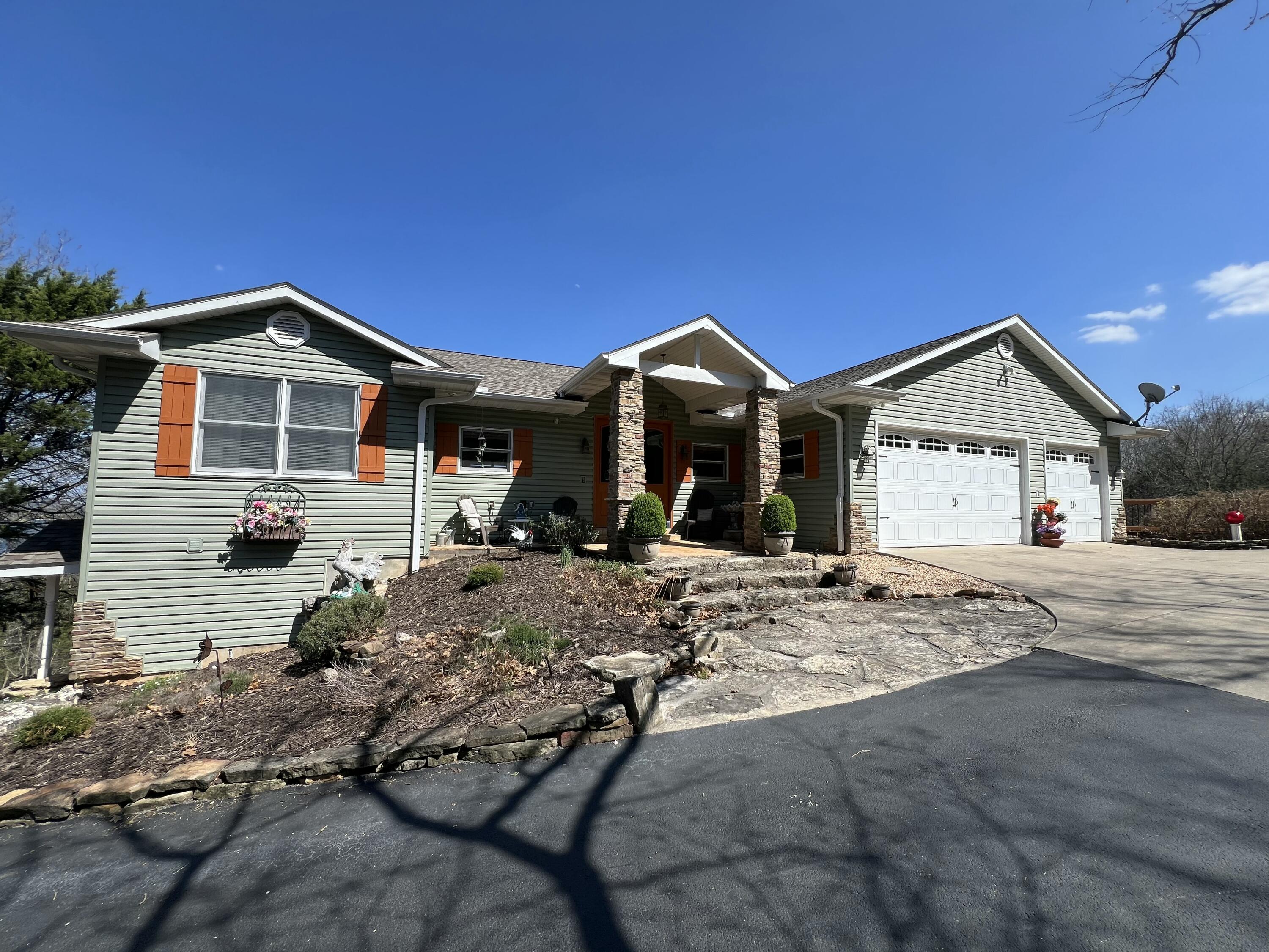 1079 Cambridge Drive Property Photo 3