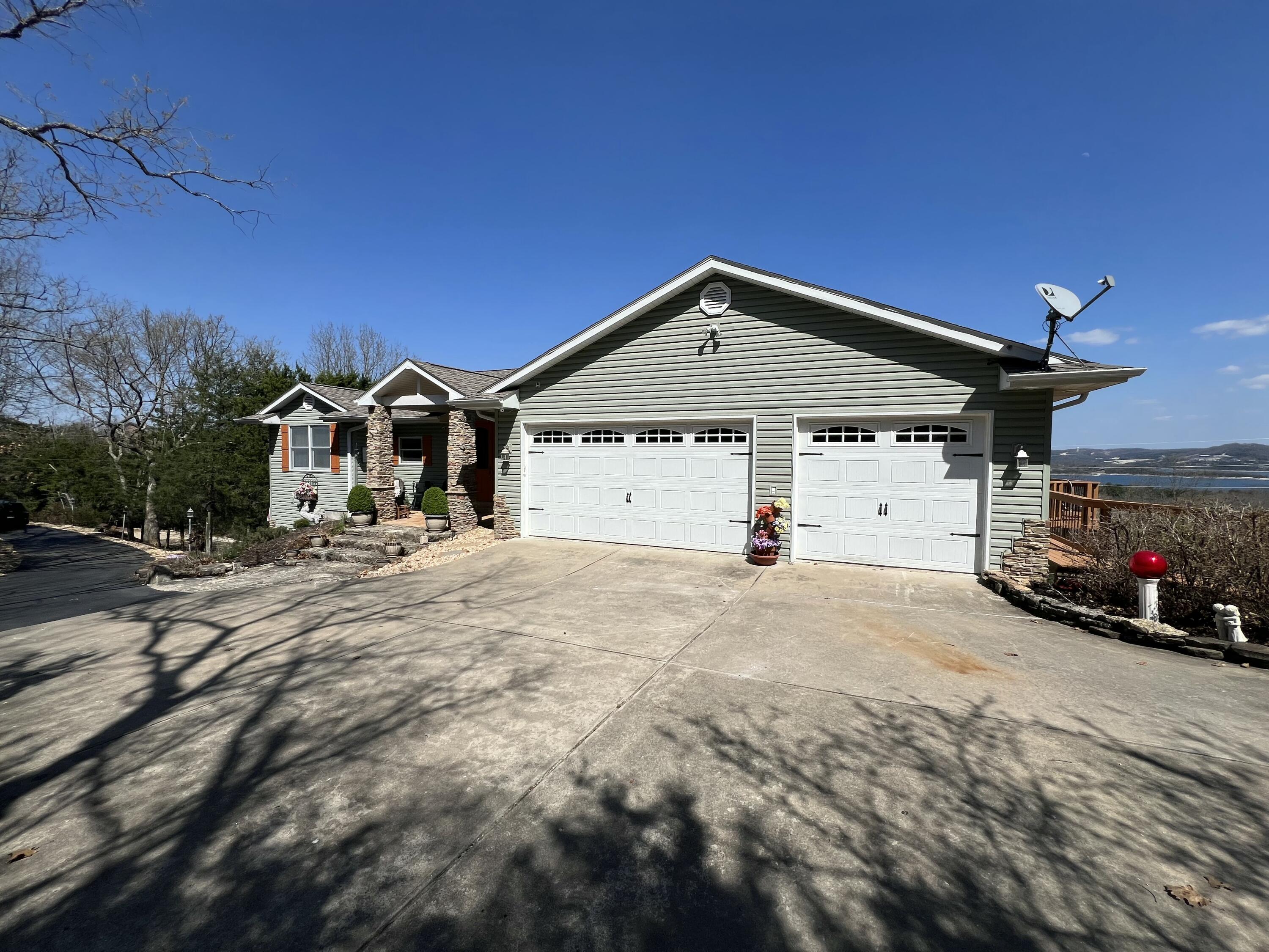 1079 Cambridge Drive Property Photo 4