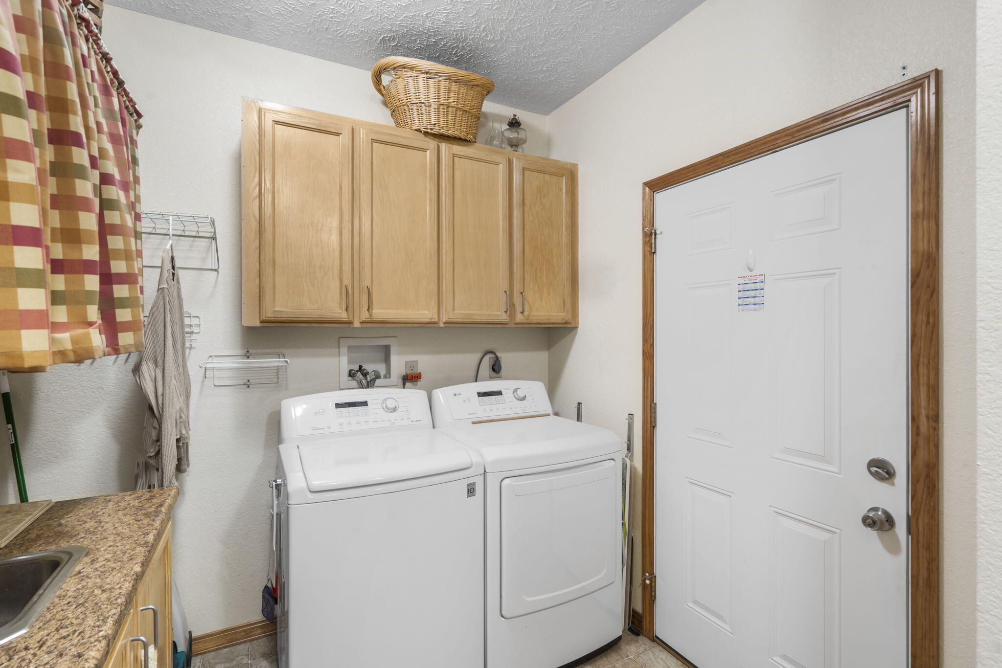 1079 Cambridge Drive Property Photo 32