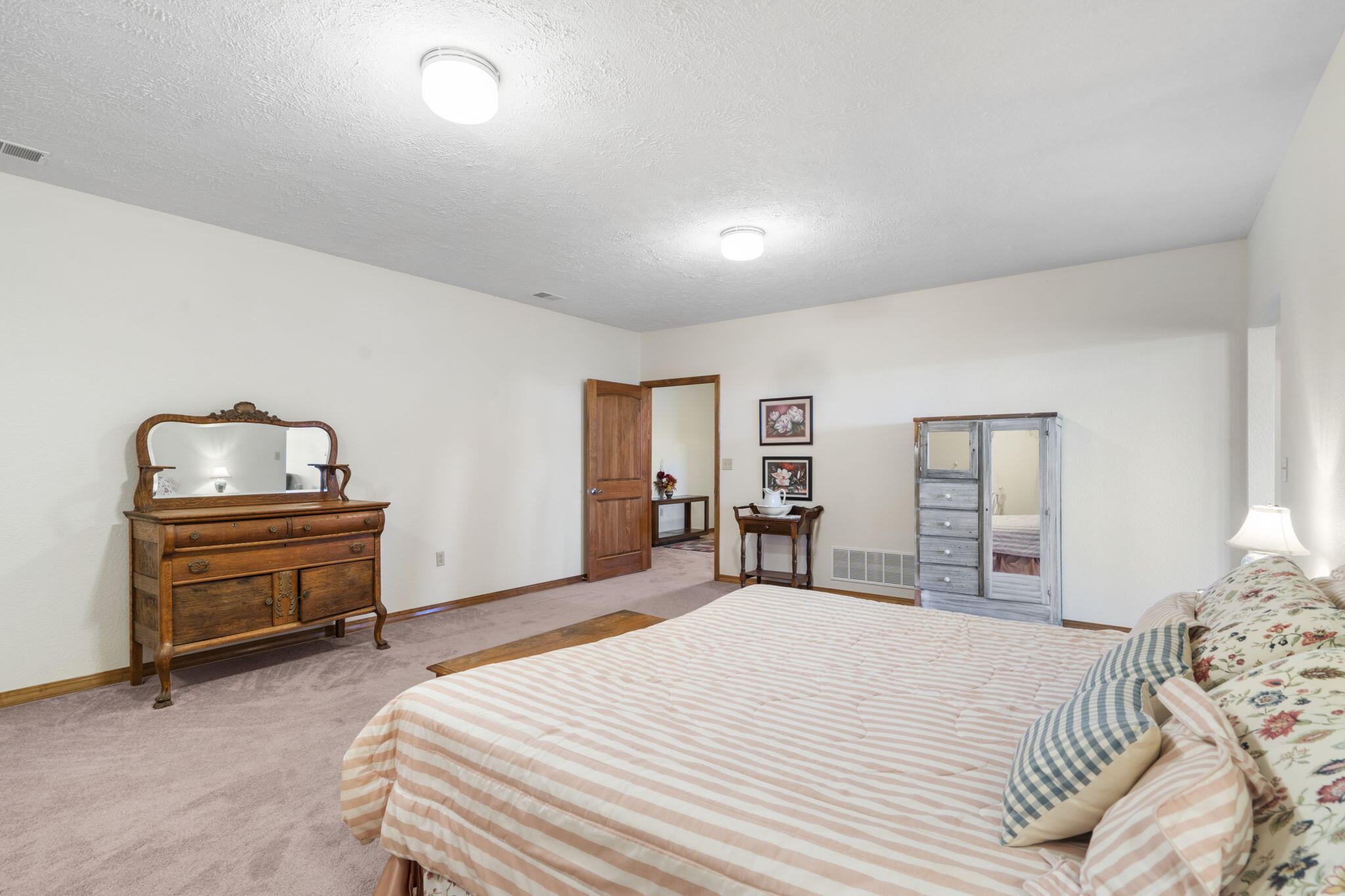 1079 Cambridge Drive Property Photo 36