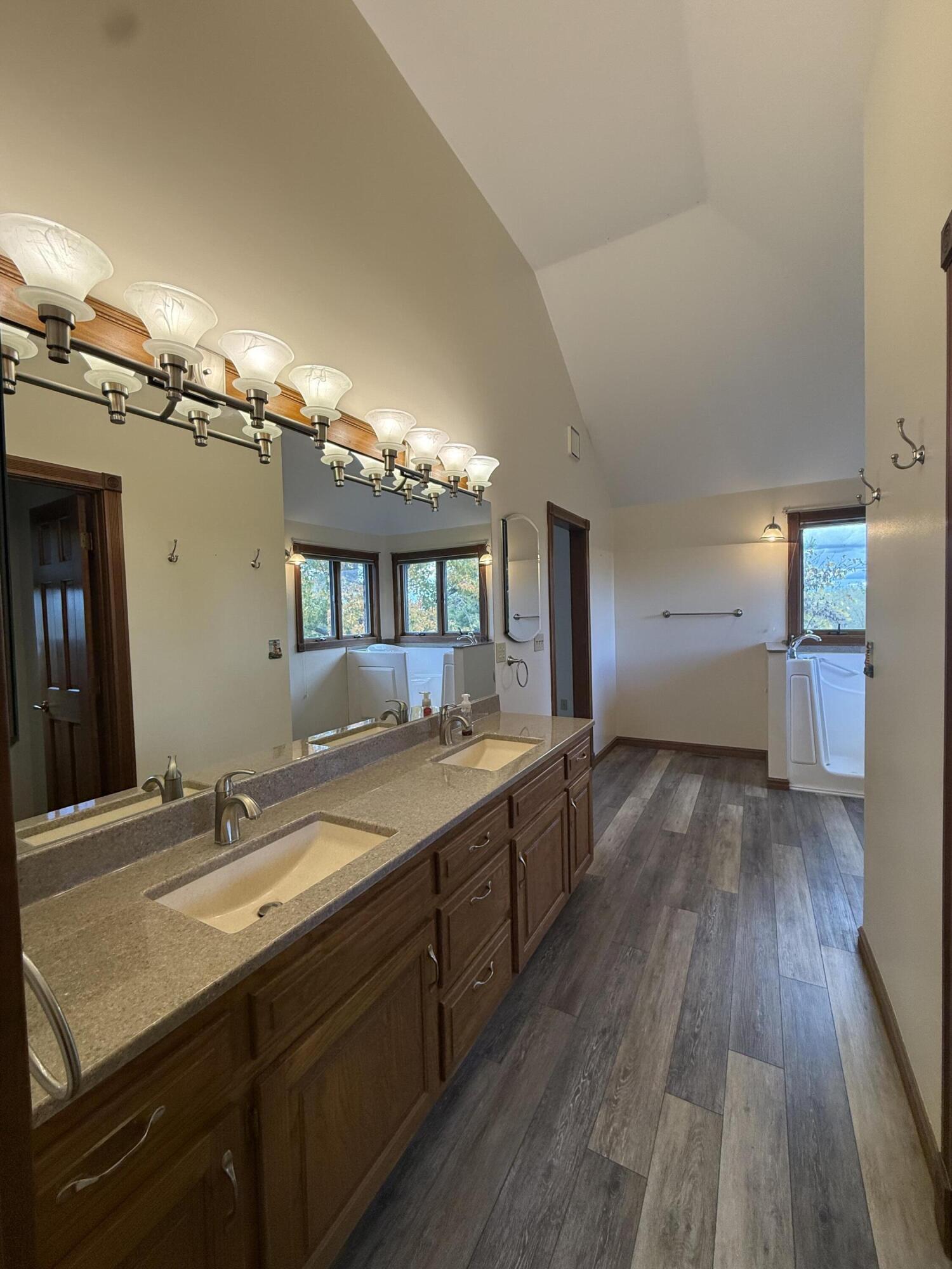 201 West River Bluff Drive Property Photo 17