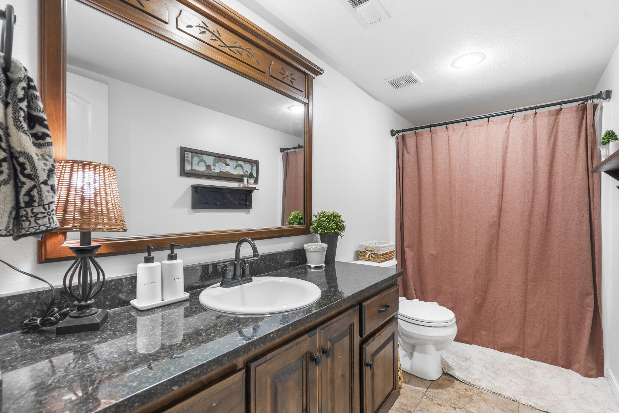 409 West Landsdowne Drive Property Photo 26