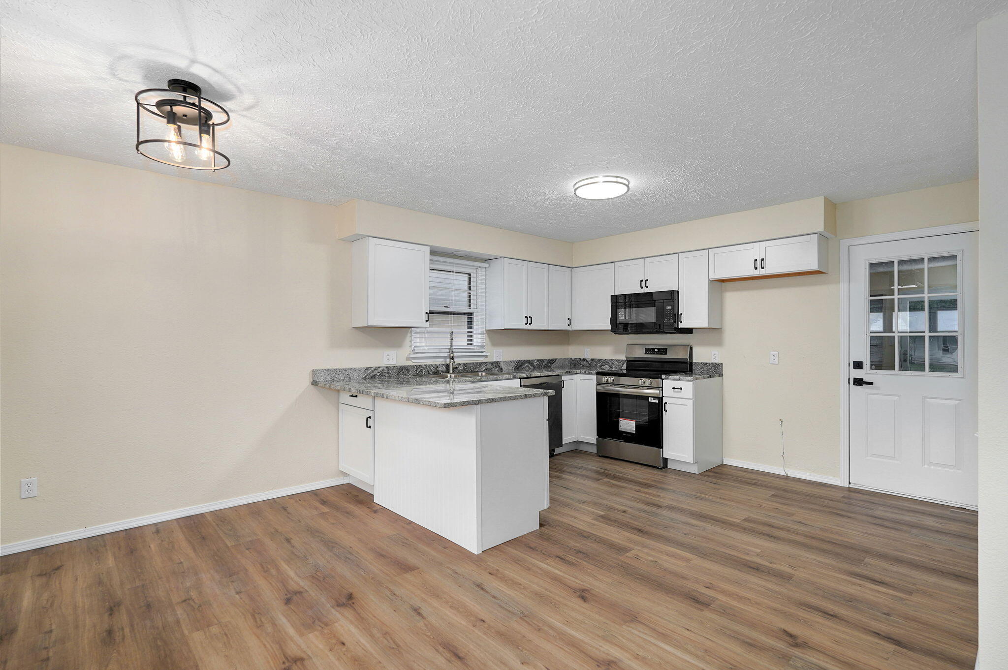 1210 West Berkeley Street Property Photo 3