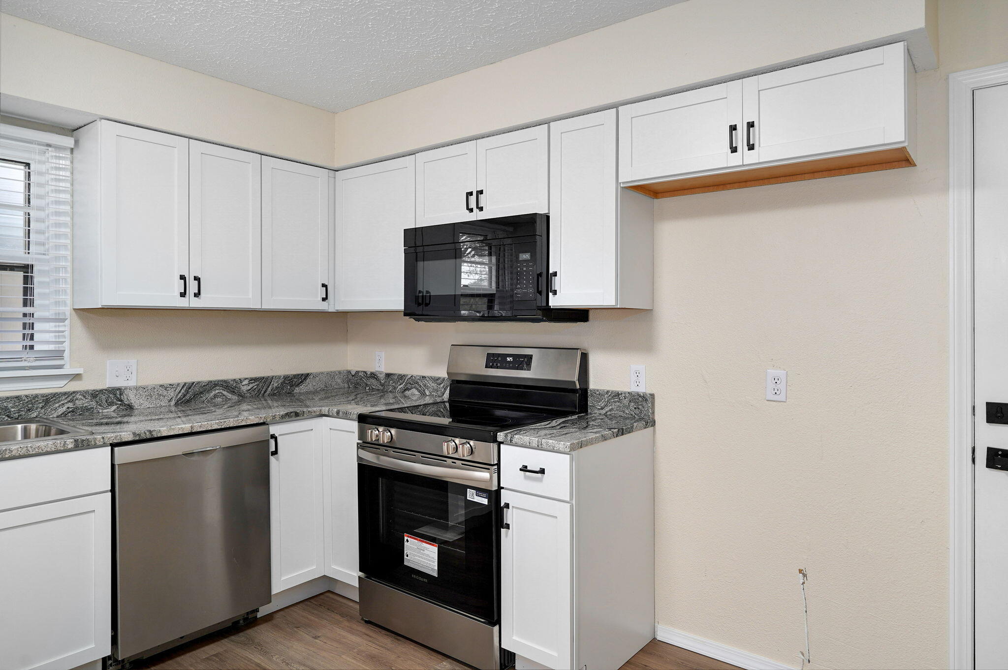 1210 West Berkeley Street Property Photo 5