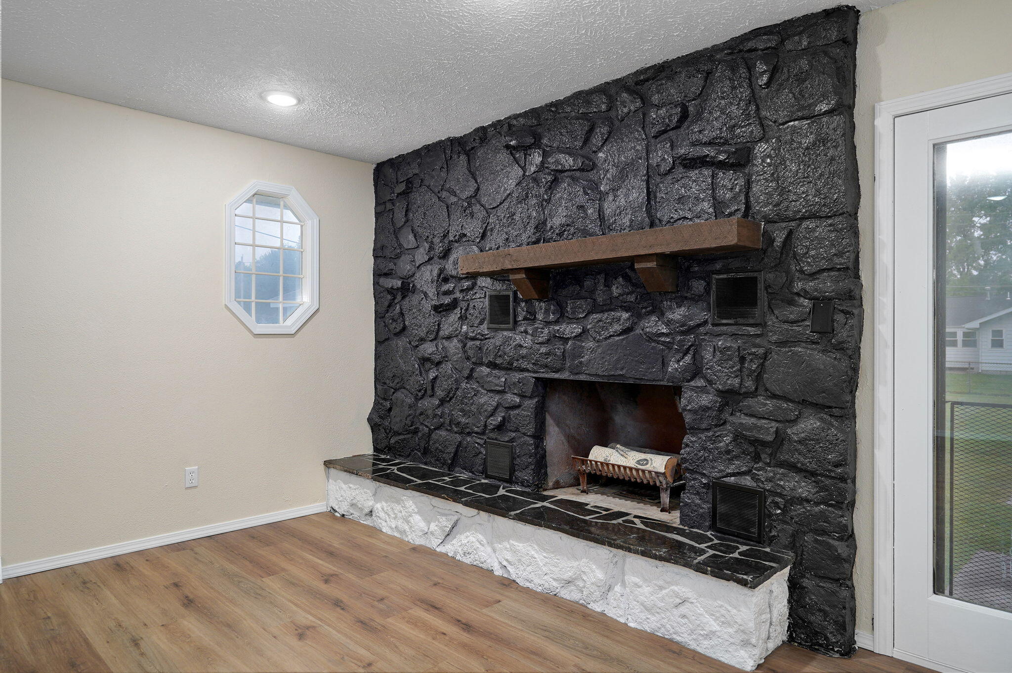 1210 West Berkeley Street Property Photo 7