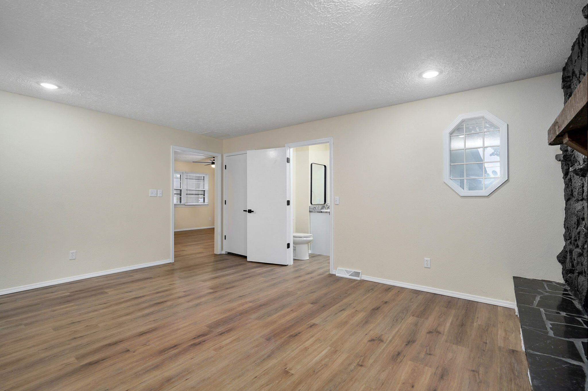 1210 West Berkeley Street Property Photo 10