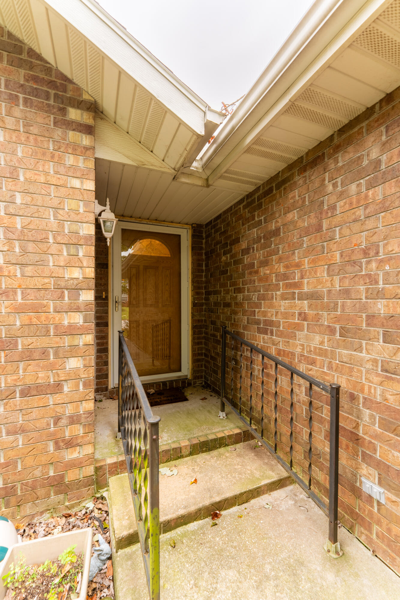 708 South Aurora Court Property Photo 4