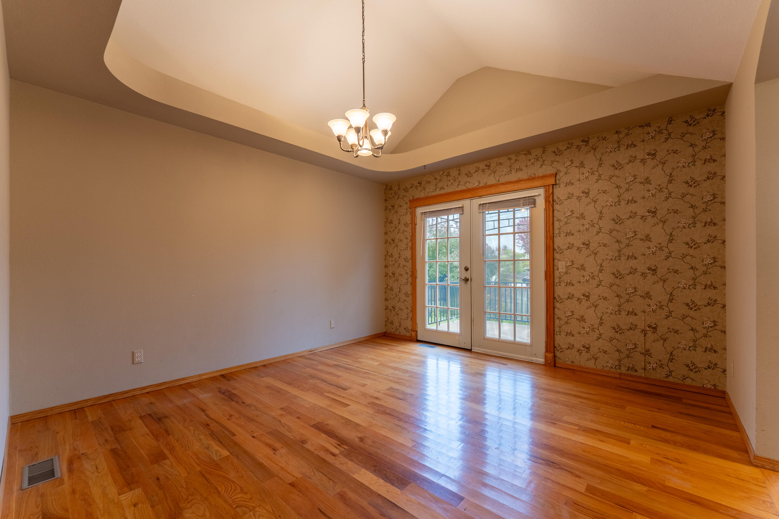 708 South Aurora Court Property Photo 8