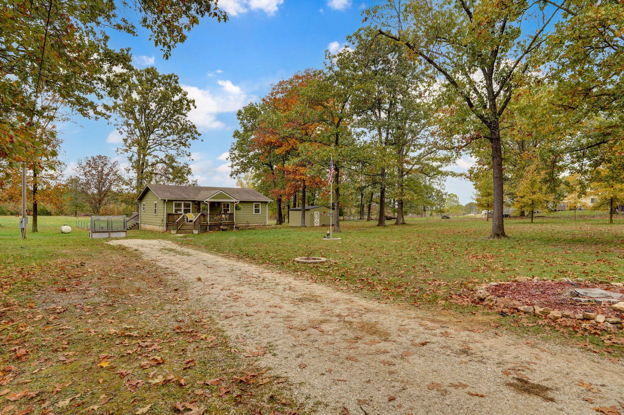 2582 River Road Property Photo 2