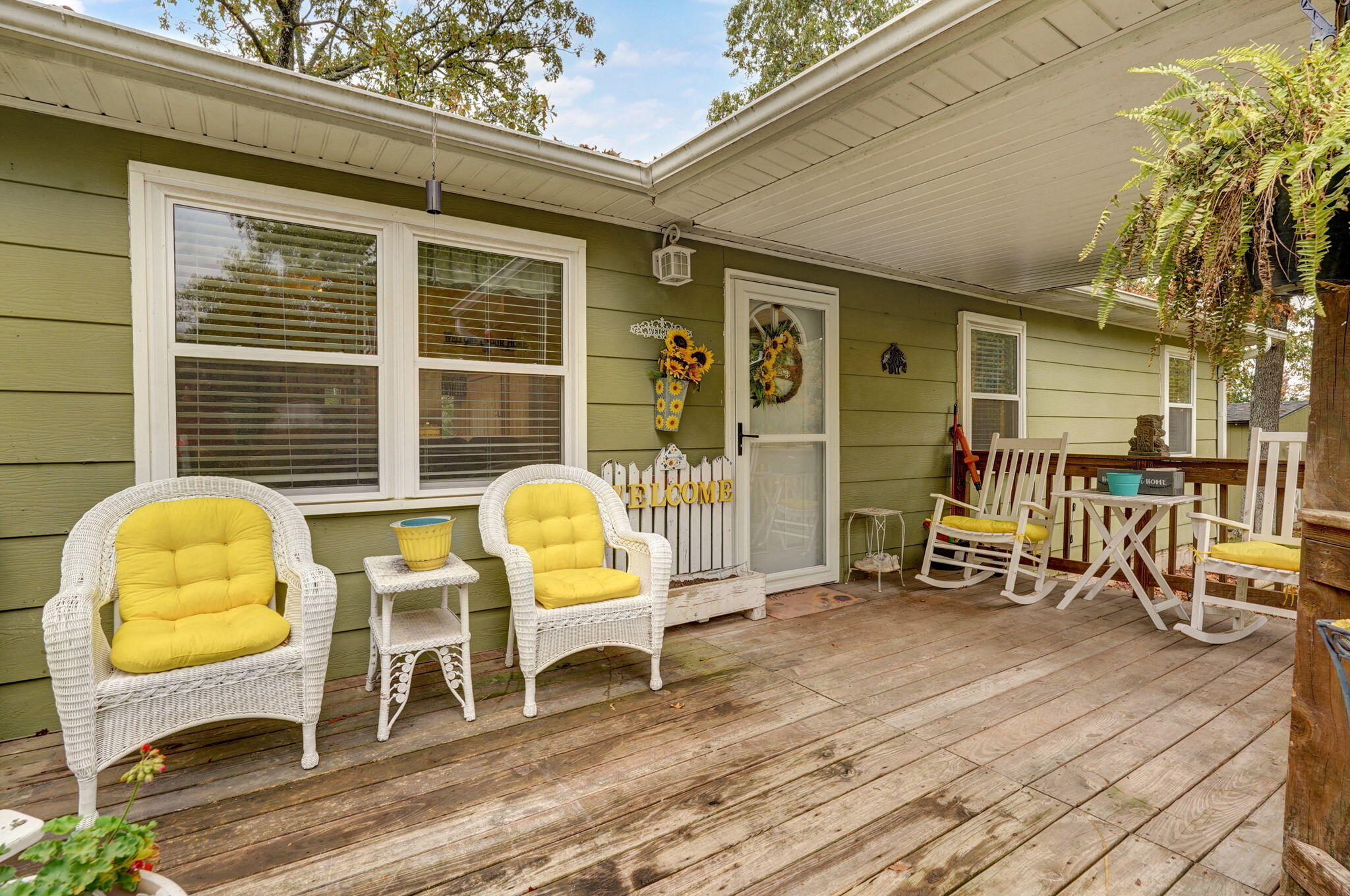 2582 River Road Property Photo 4