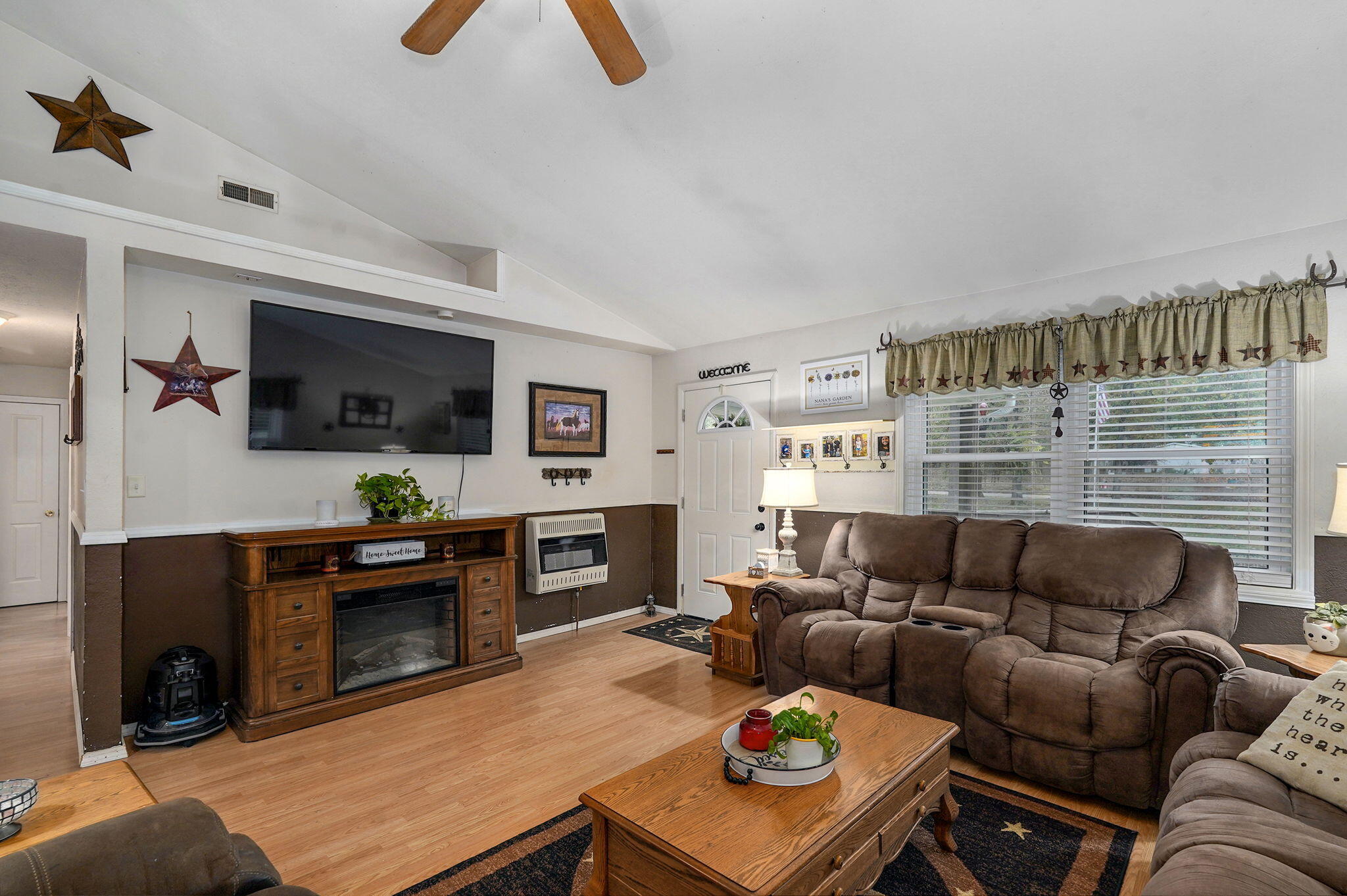 2582 River Road Property Photo 8