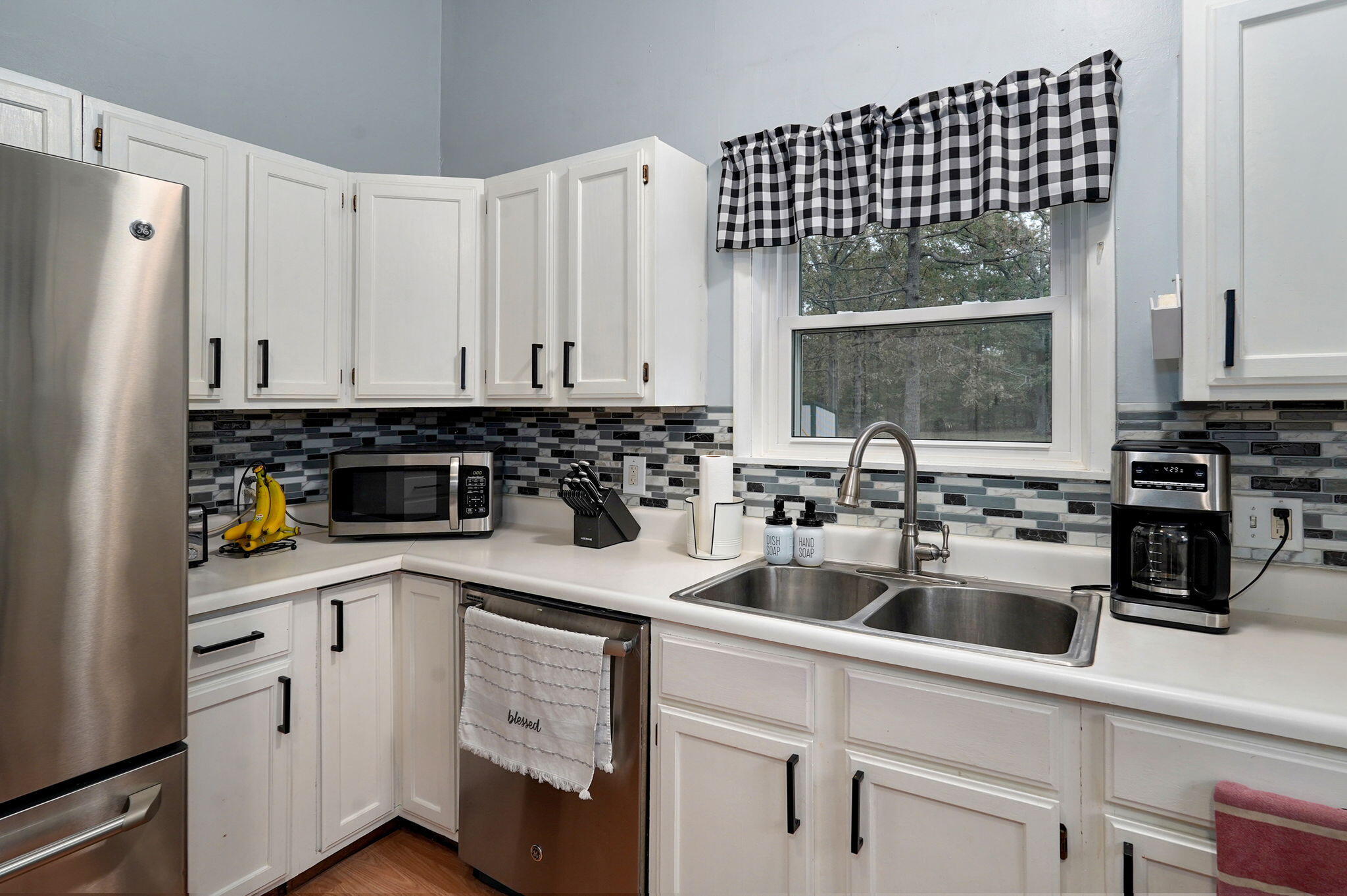 2582 River Road Property Photo 11