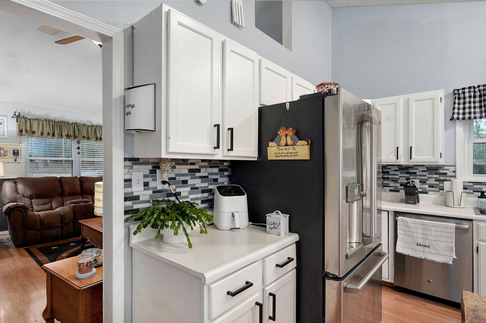 2582 River Road Property Photo 12