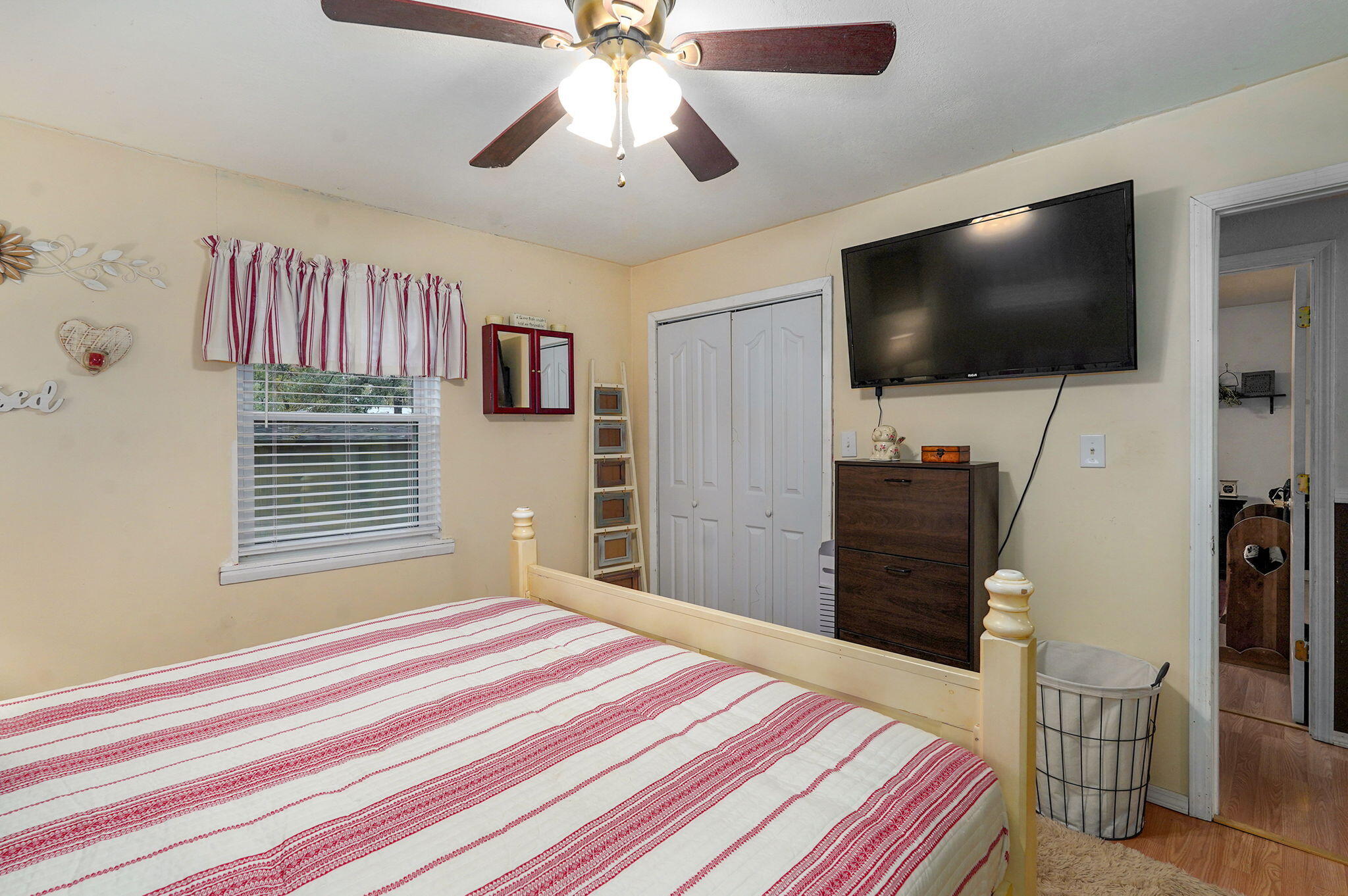 2582 River Road Property Photo 16