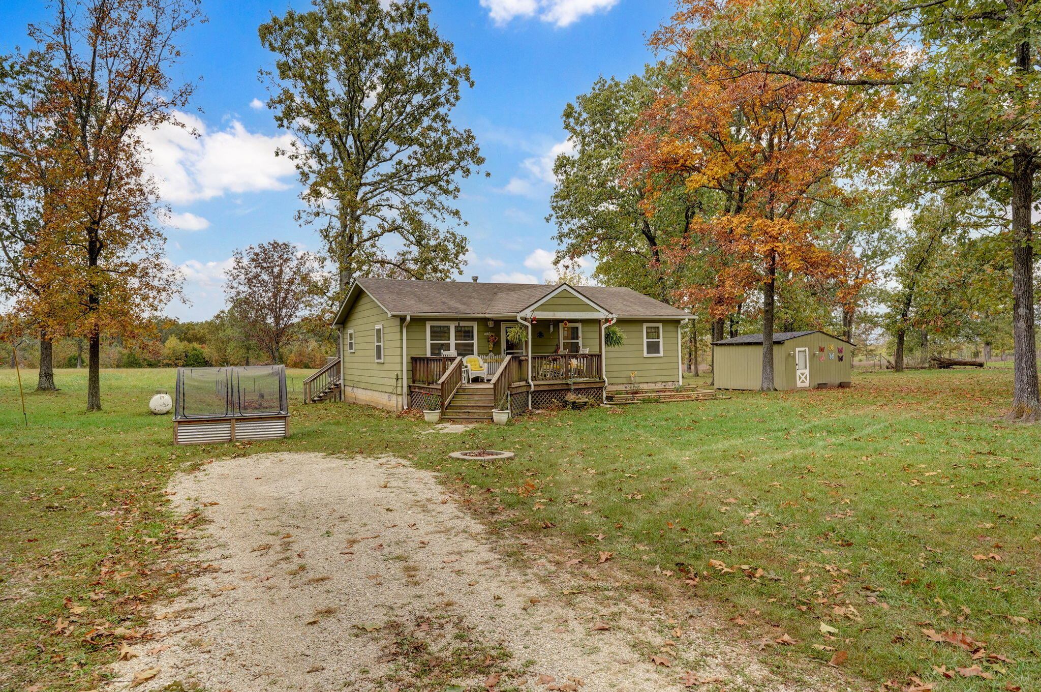 2582 River Road Property Photo 28