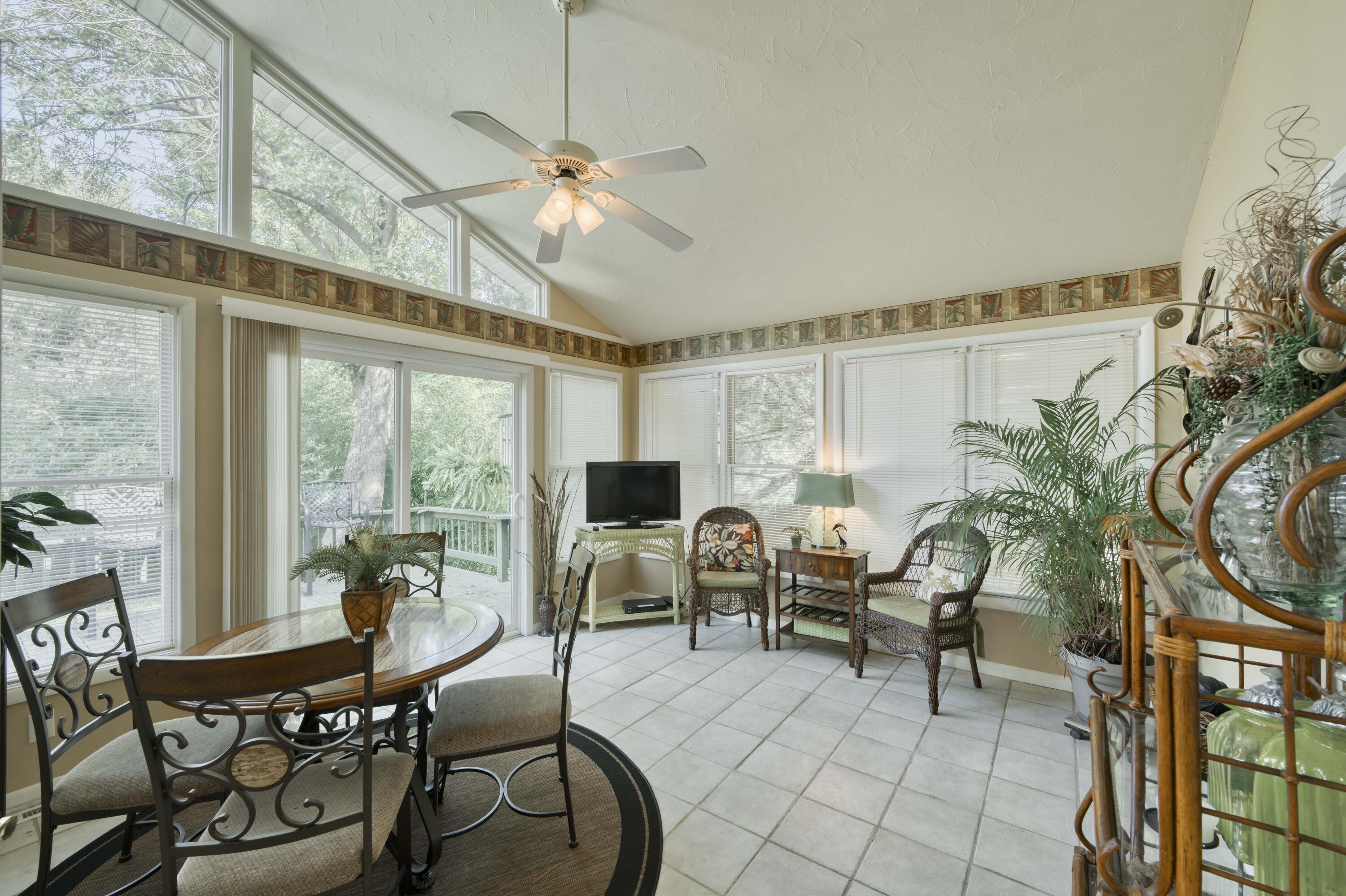 3060 South Greenbrier Avenue Property Photo 4