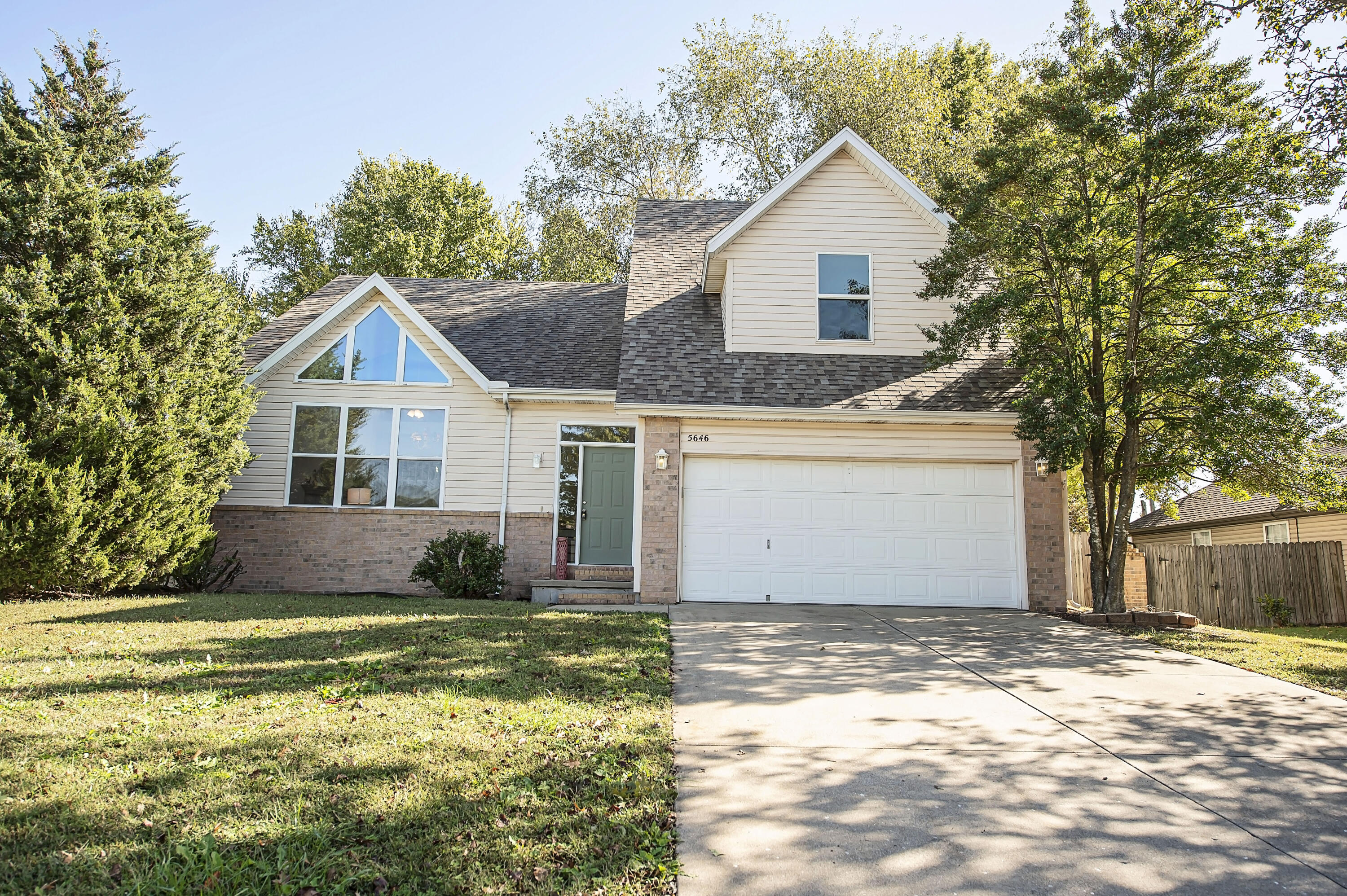 5646 South Jefferson Avenue Property Photo 1