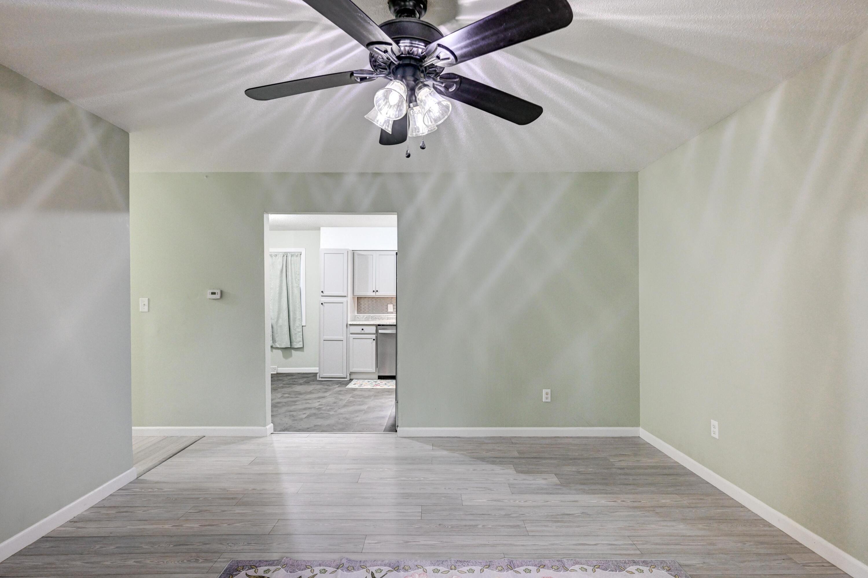 126 East Splitlog Avenue Property Photo 5