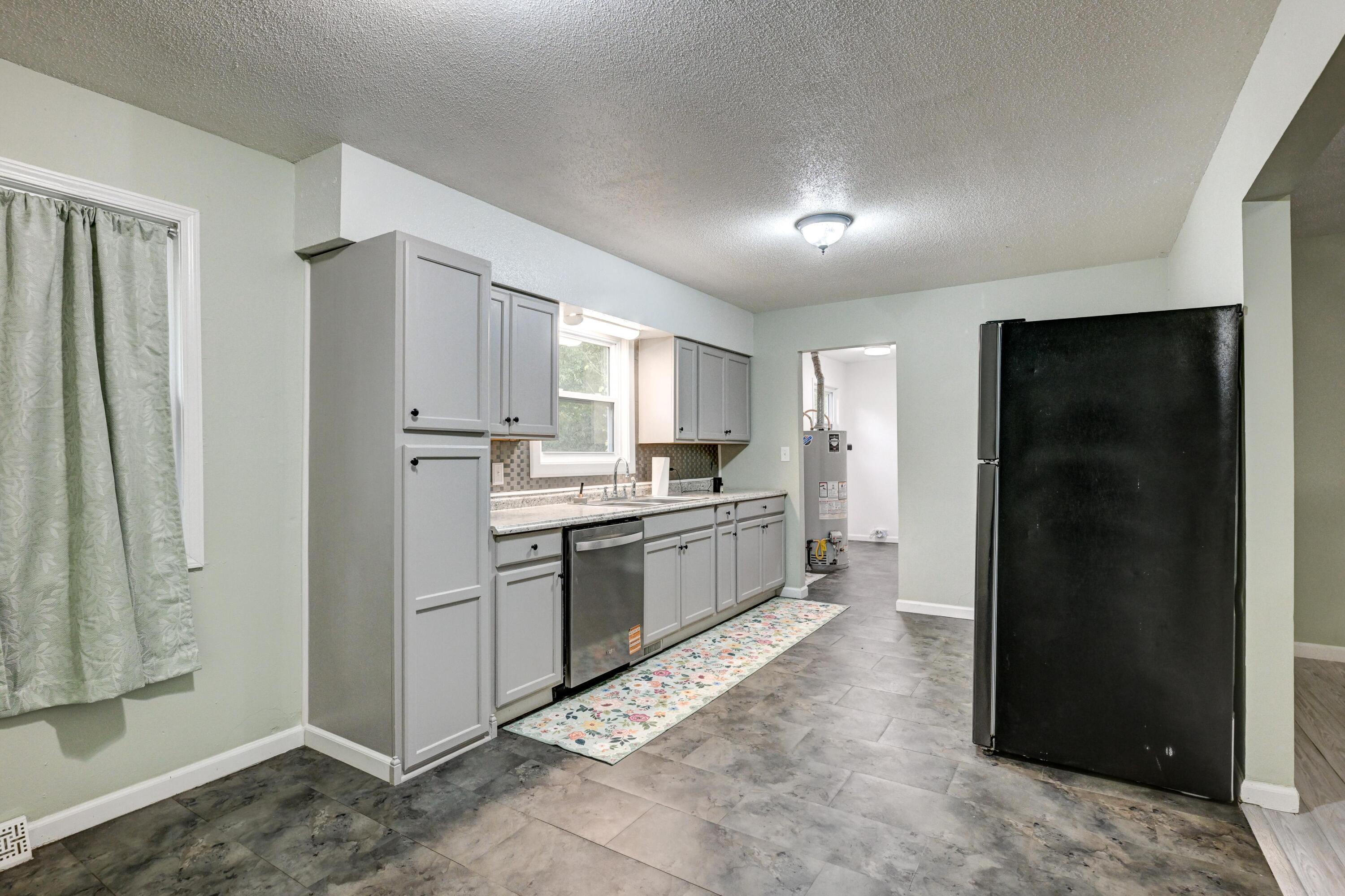 126 East Splitlog Avenue Property Photo 7