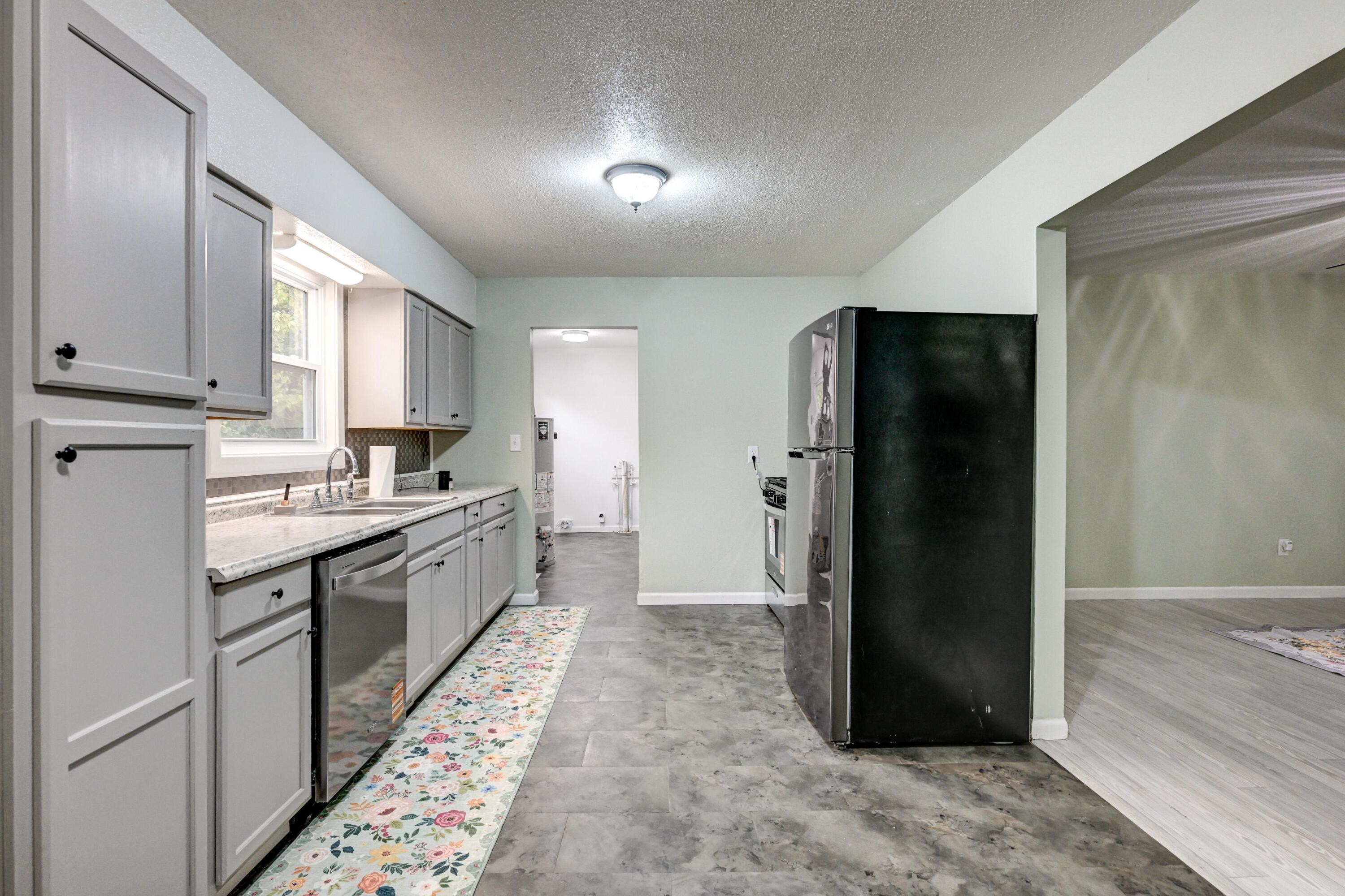 126 East Splitlog Avenue Property Photo 8