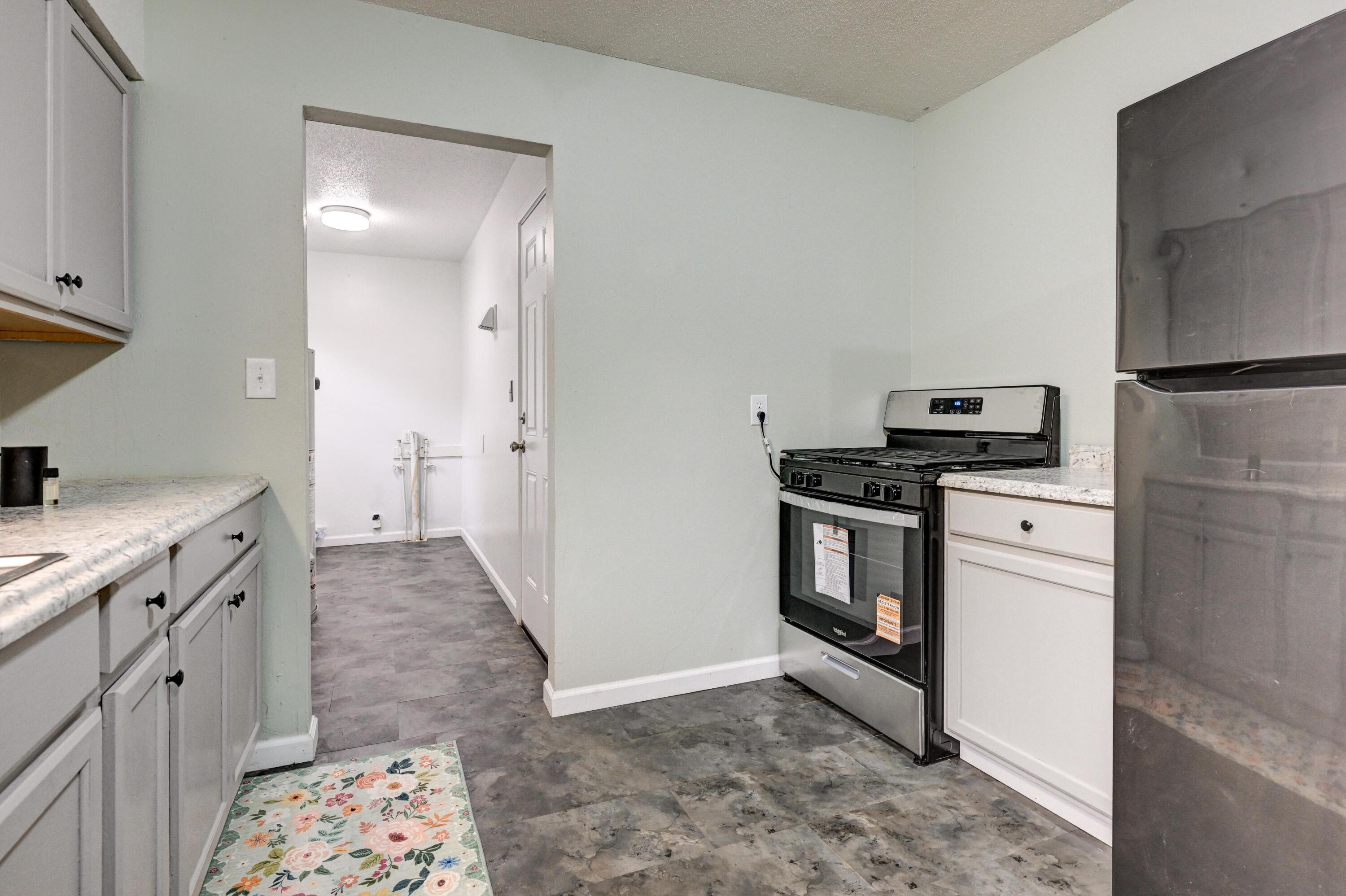 126 East Splitlog Avenue Property Photo 9