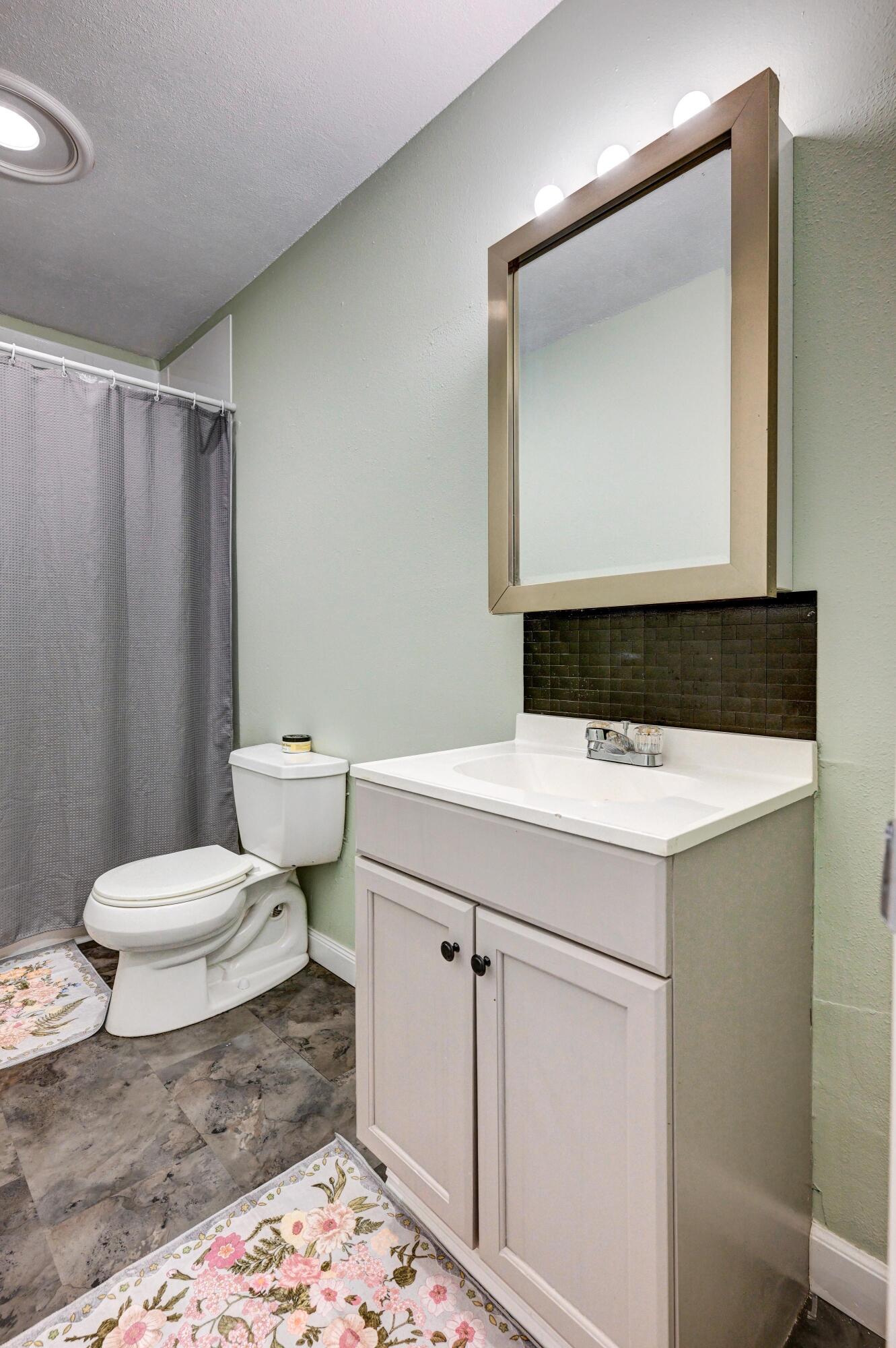 126 East Splitlog Avenue Property Photo 15