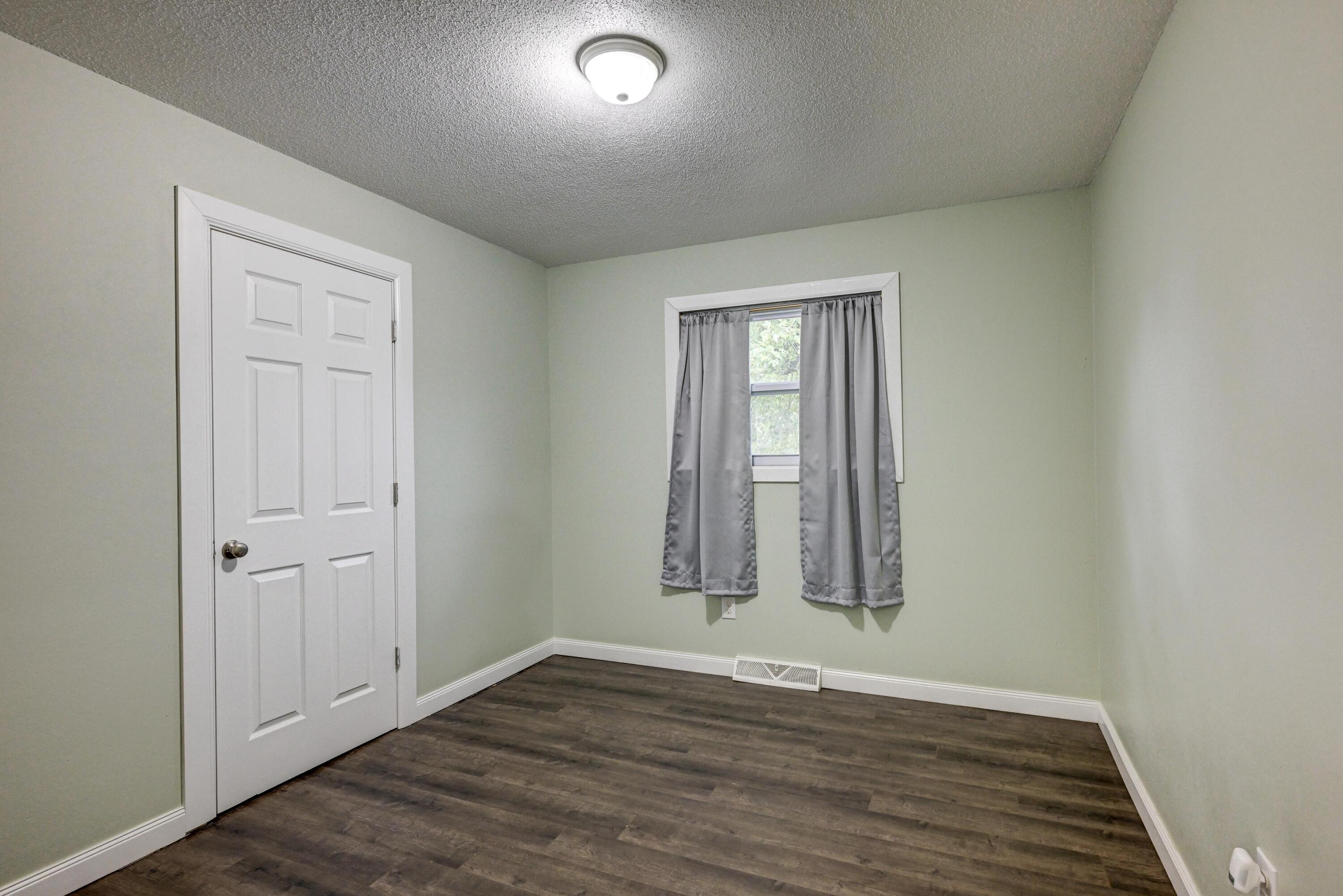 126 East Splitlog Avenue Property Photo 17