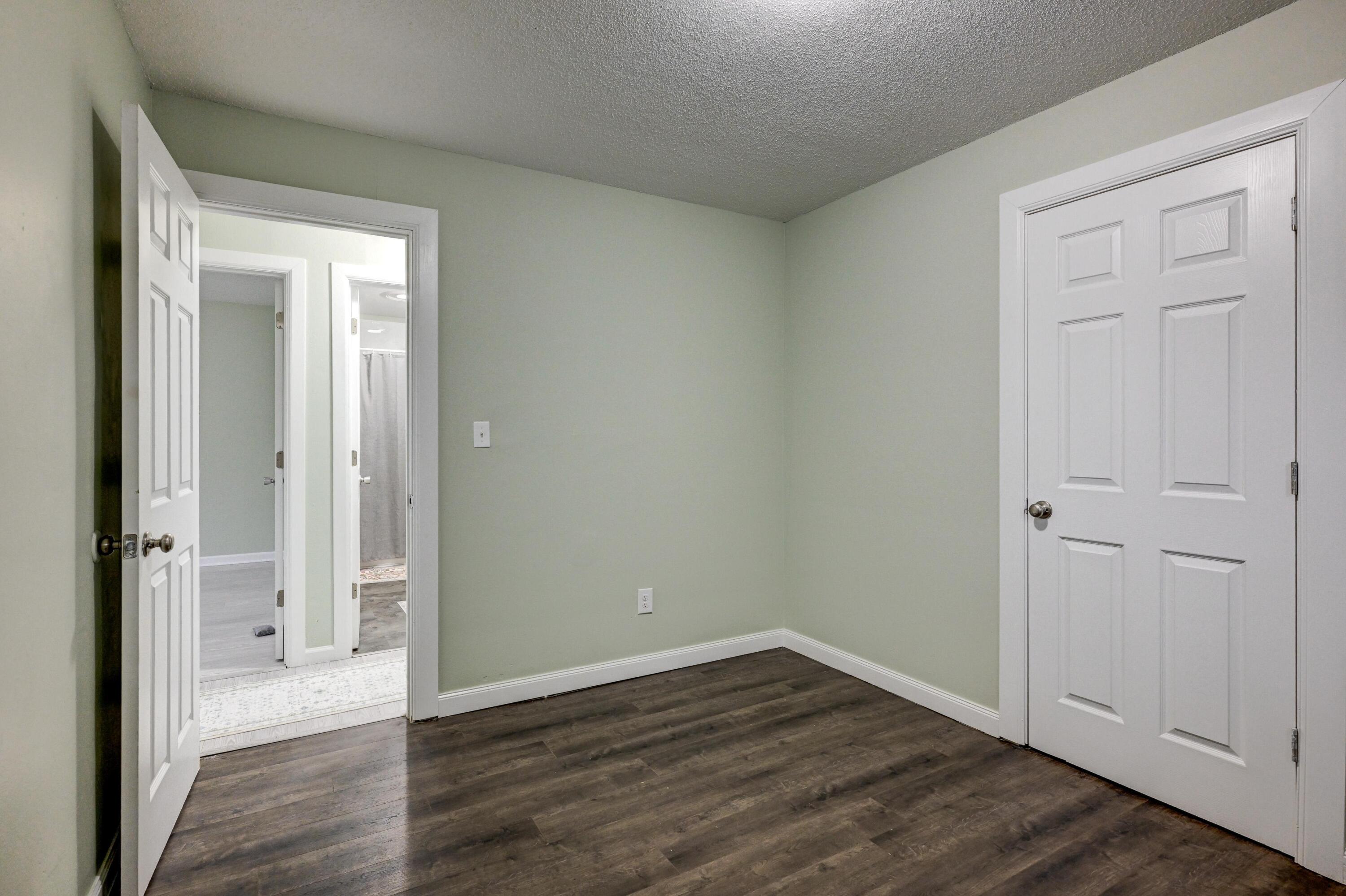 126 East Splitlog Avenue Property Photo 18