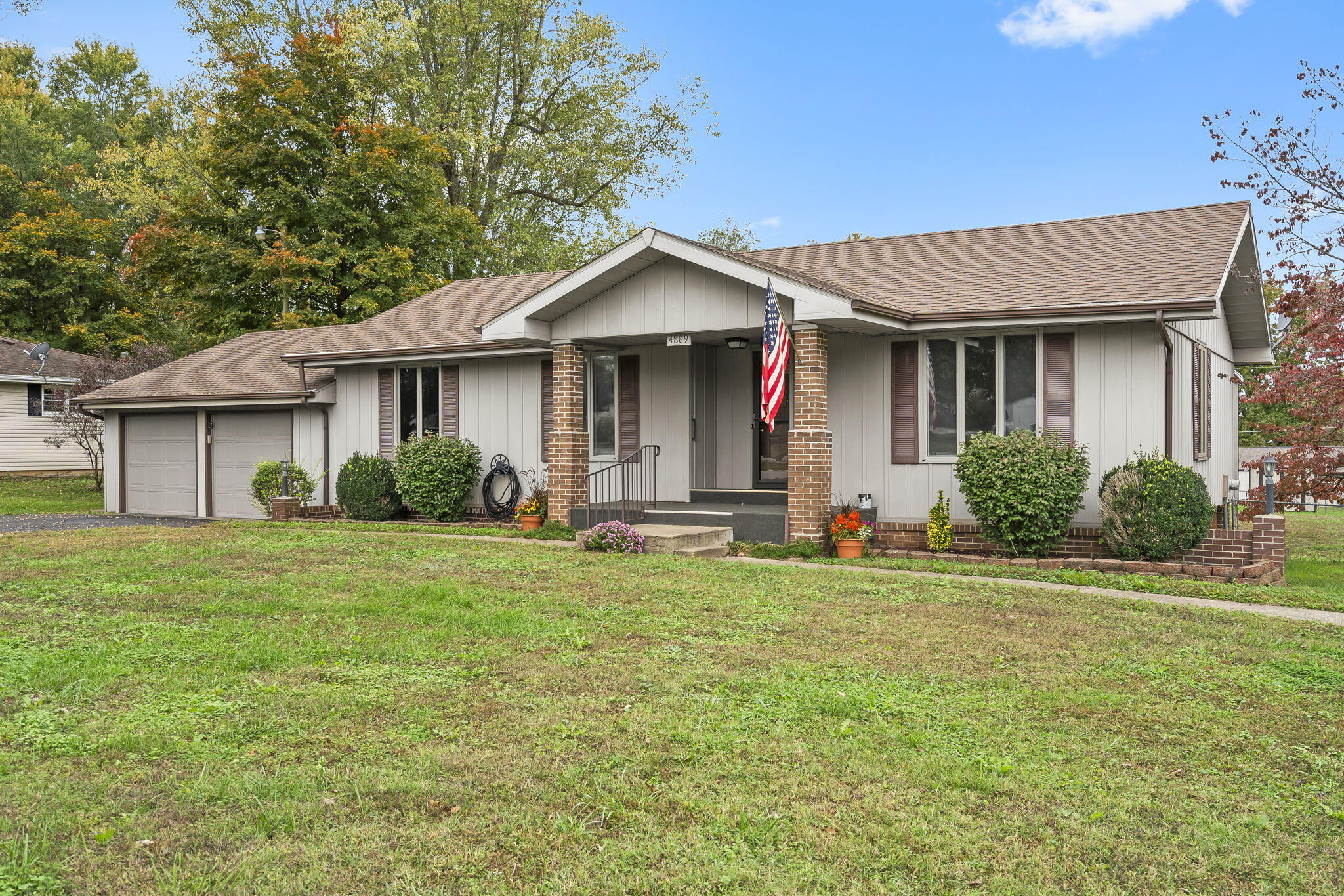 4889 South Douglas Drive Property Photo 2