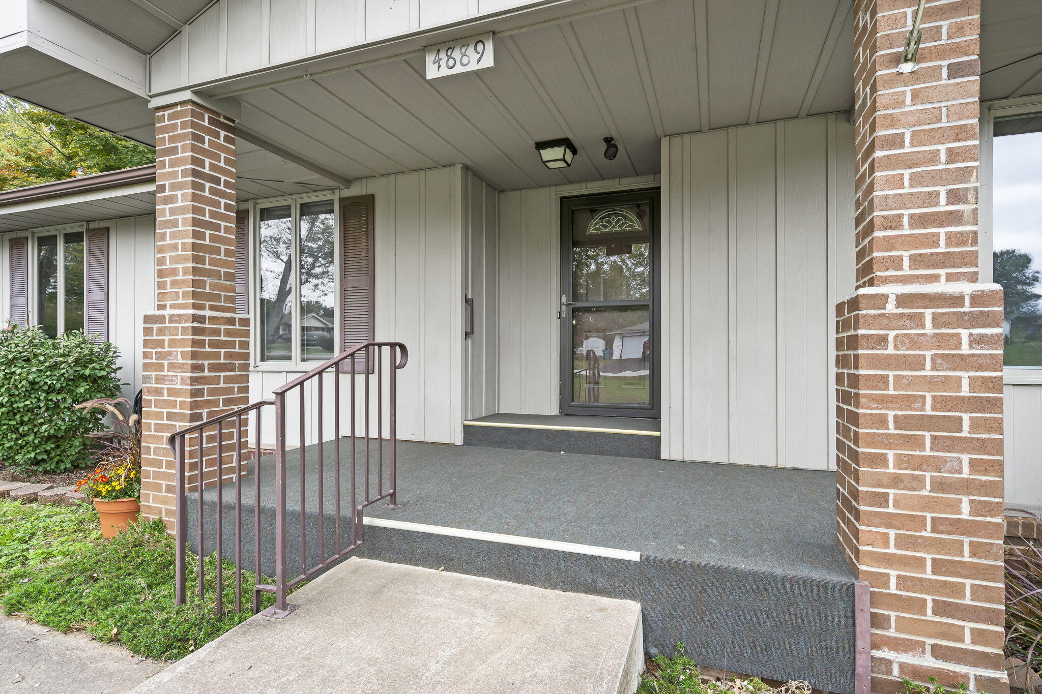 4889 South Douglas Drive Property Photo 4