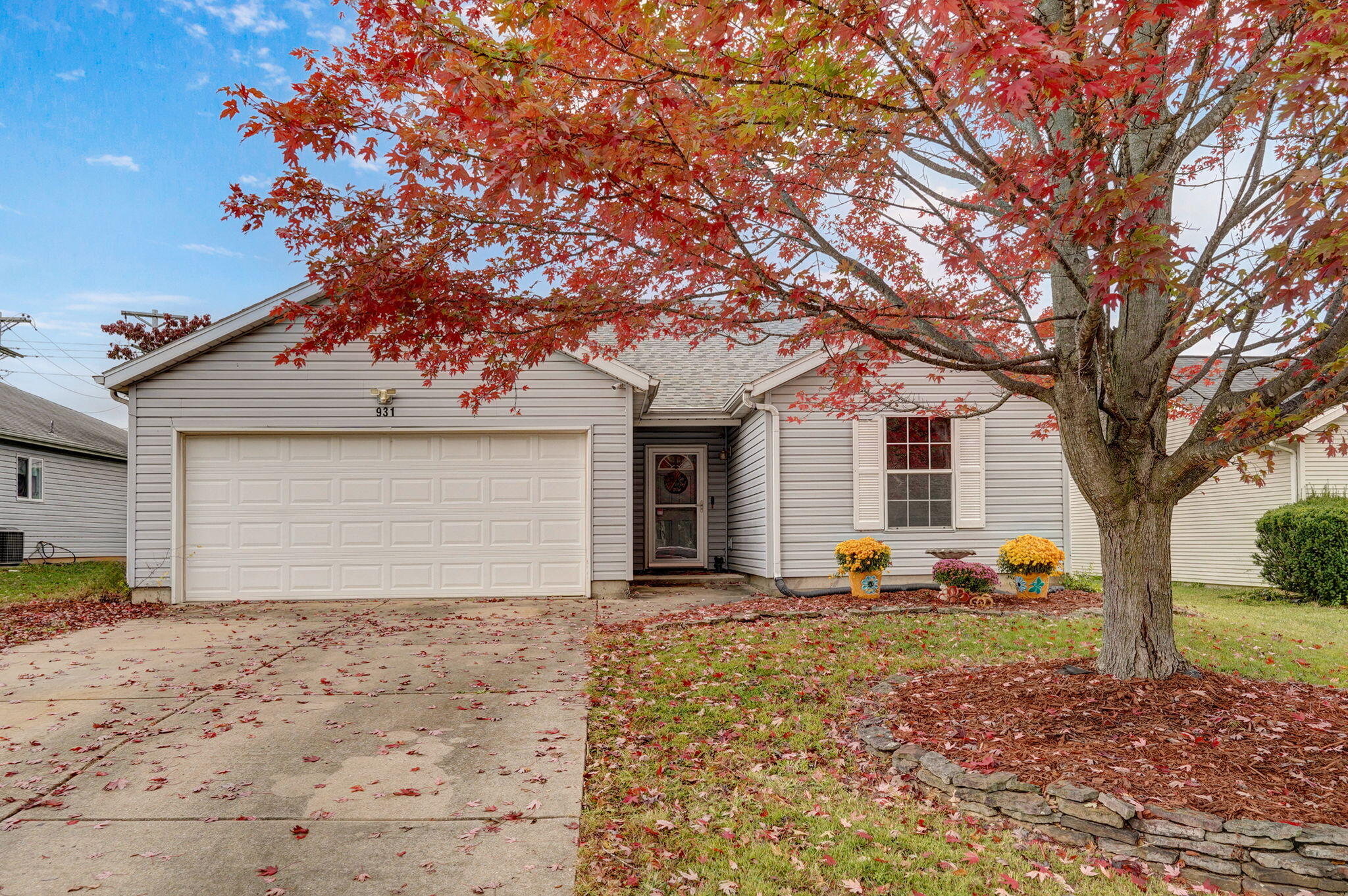 931 West Butterfield Drive Property Photo 1