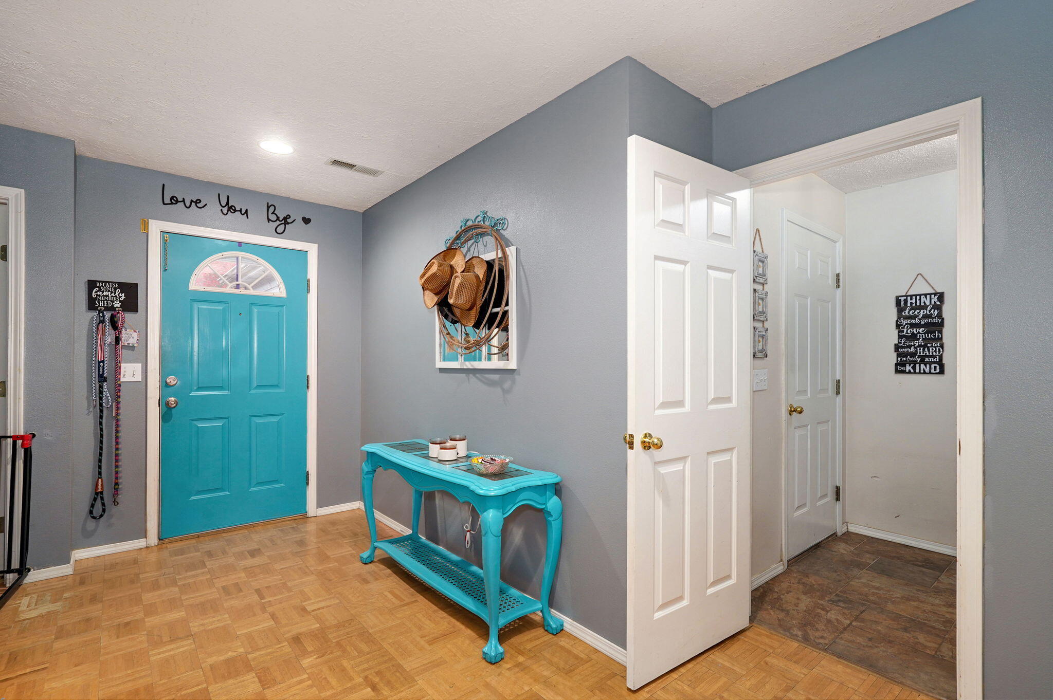 931 West Butterfield Drive Property Photo 4