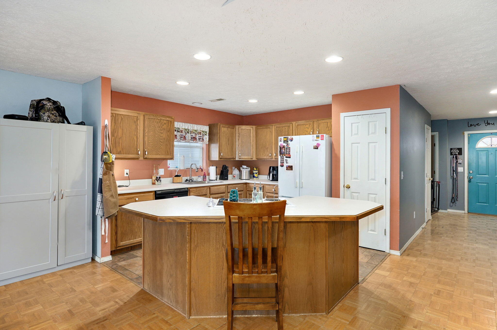 931 West Butterfield Drive Property Photo 5