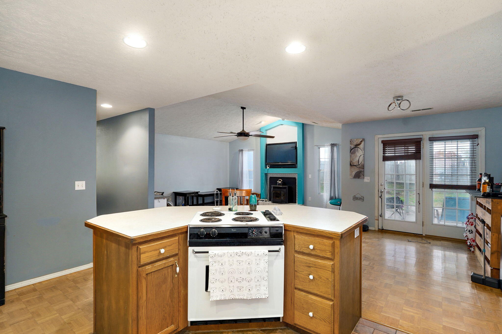 931 West Butterfield Drive Property Photo 7