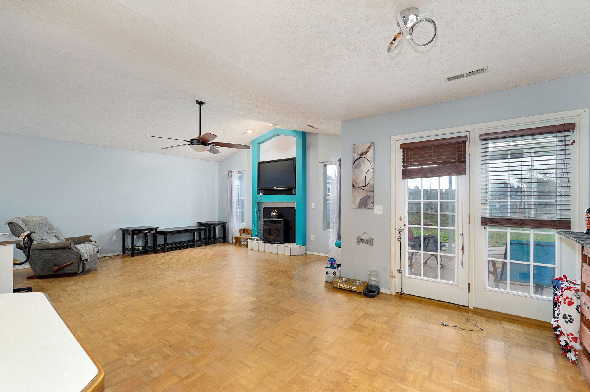 931 West Butterfield Drive Property Photo 8