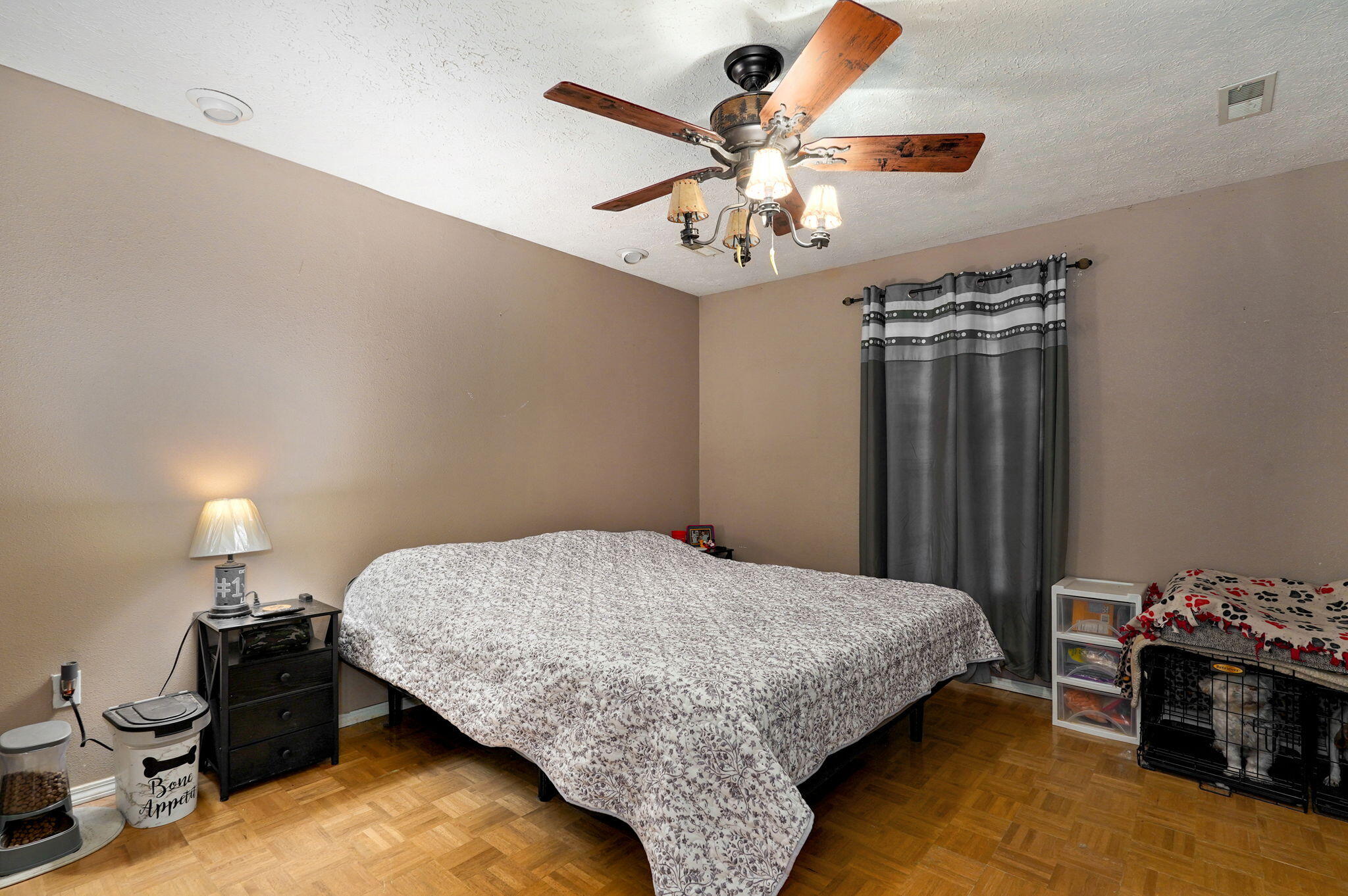 931 West Butterfield Drive Property Photo 10