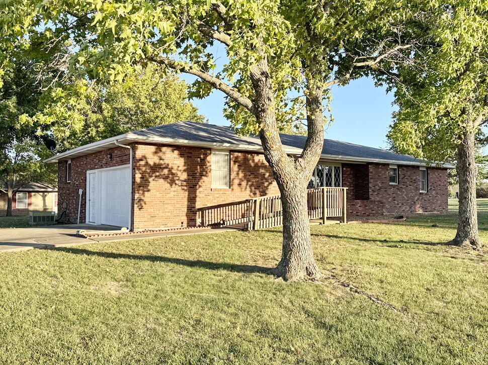 1303 South Forest Street Property Photo 2