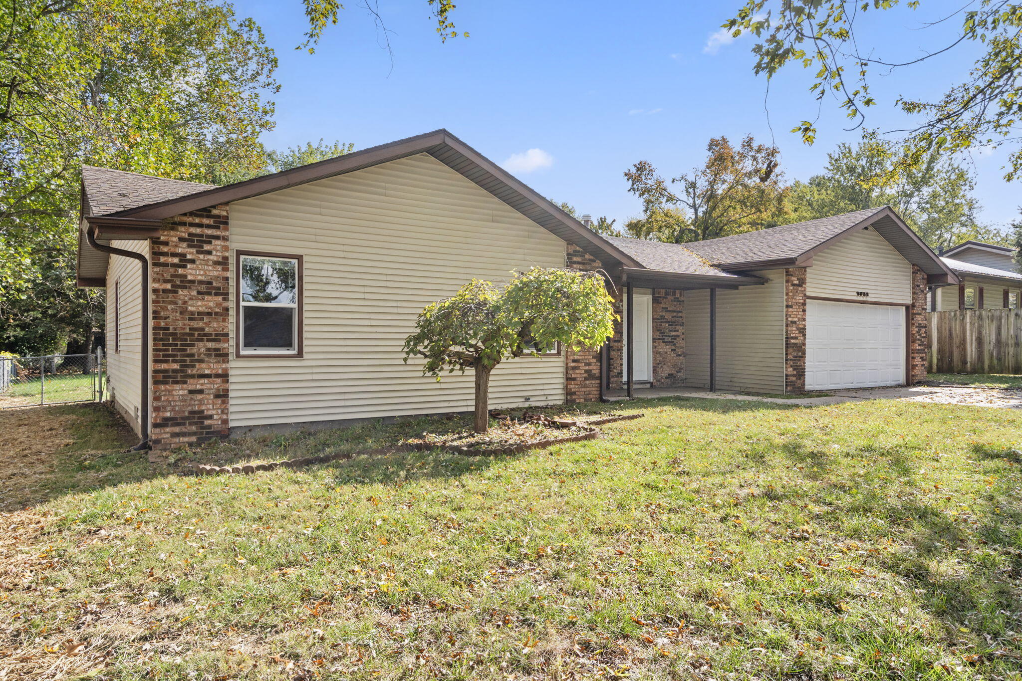 3702 South Walnut Hill Drive Property Photo 2