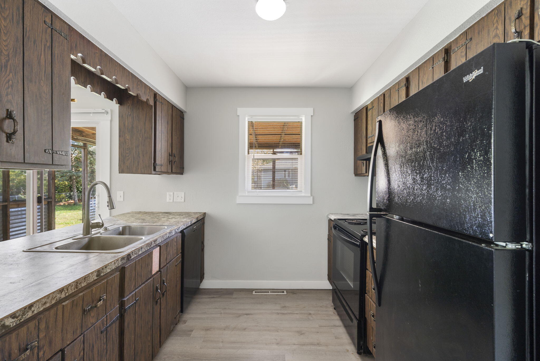 3702 South Walnut Hill Drive Property Photo 9