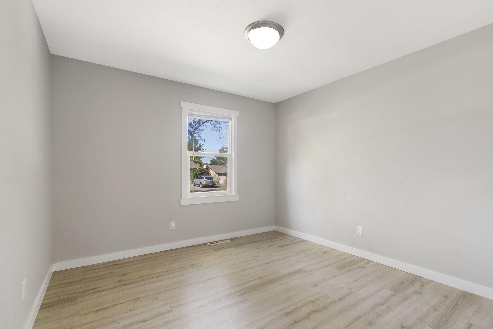 3702 South Walnut Hill Drive Property Photo 16