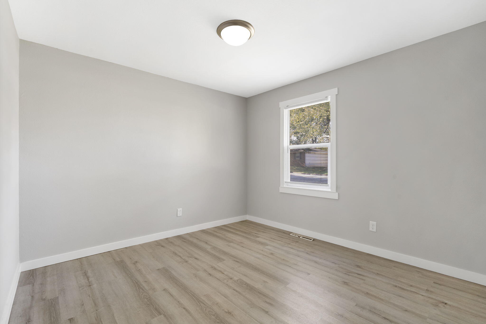 3702 South Walnut Hill Drive Property Photo 17