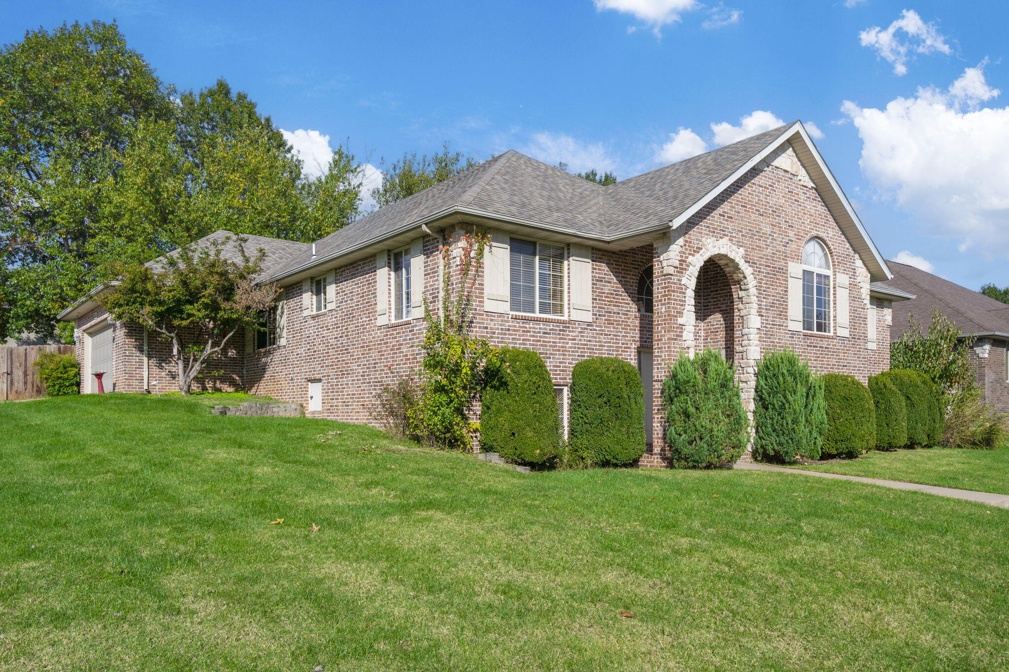 608 South Yellowwood Drive Property Photo 2