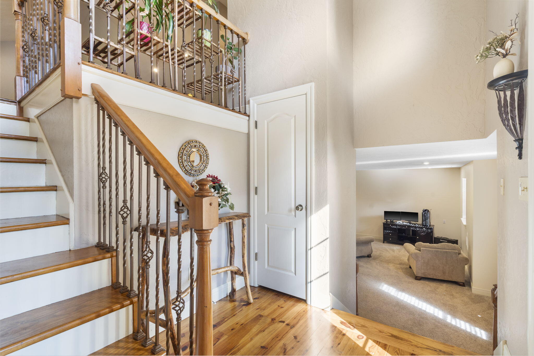 608 South Yellowwood Drive Property Photo 3