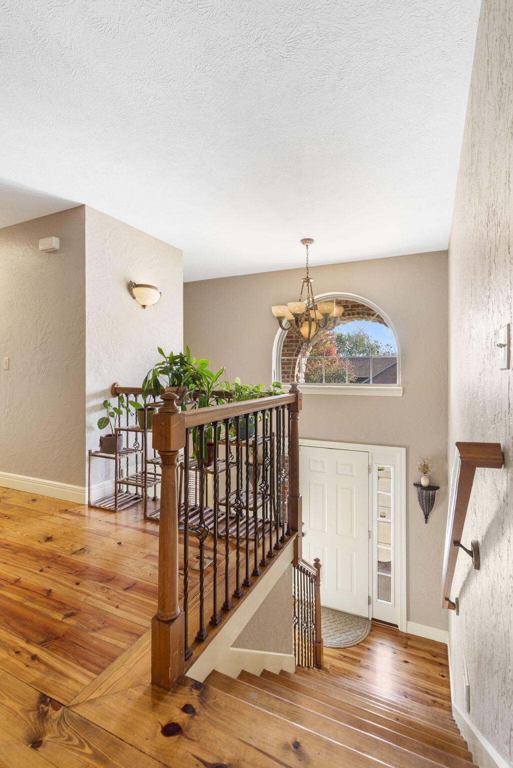 608 South Yellowwood Drive Property Photo 4