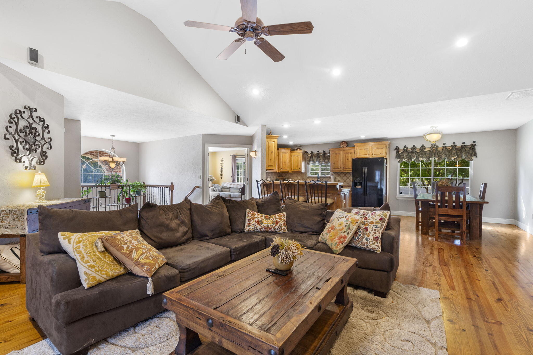 608 South Yellowwood Drive Property Photo 7