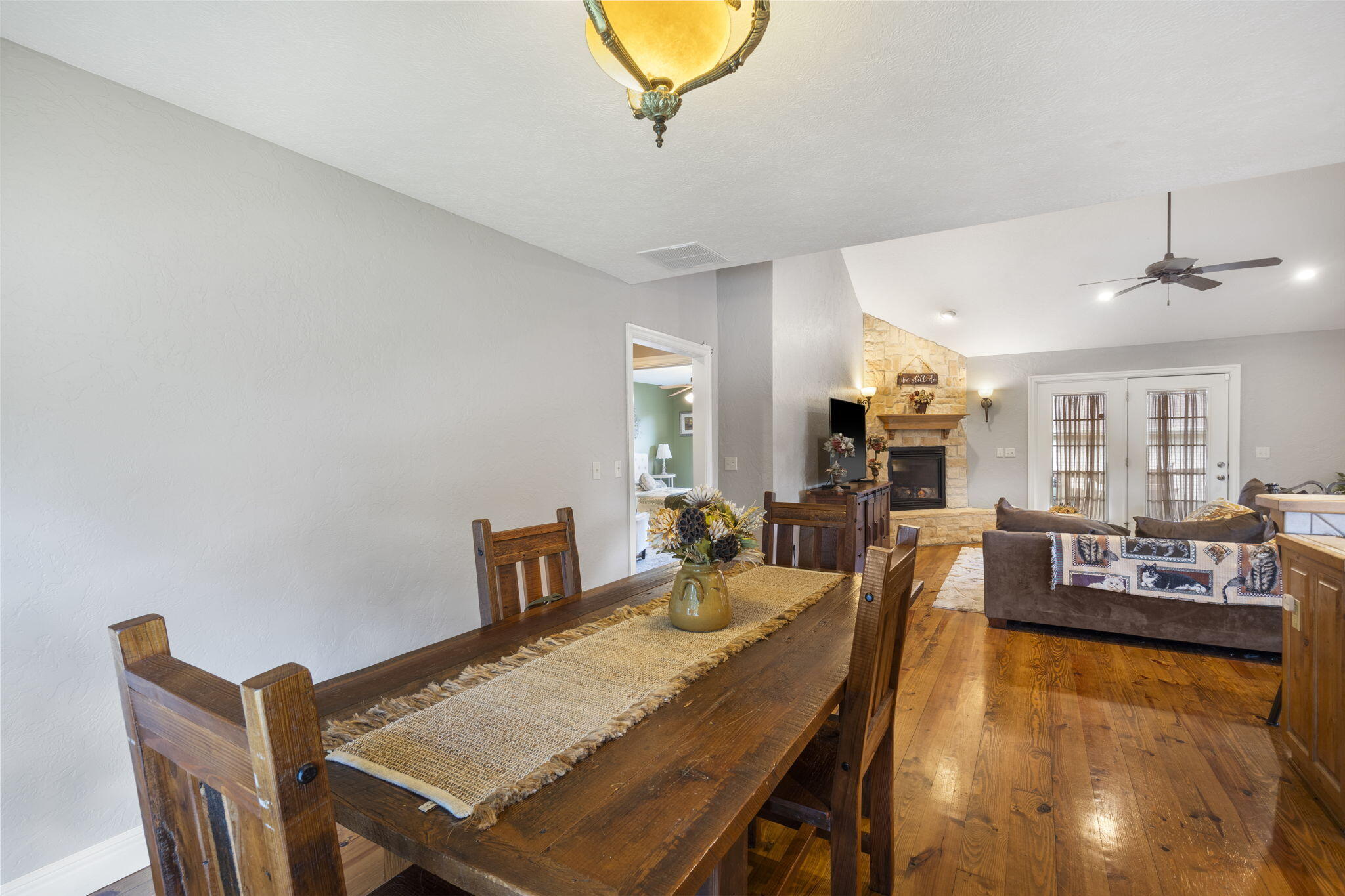 608 South Yellowwood Drive Property Photo 10