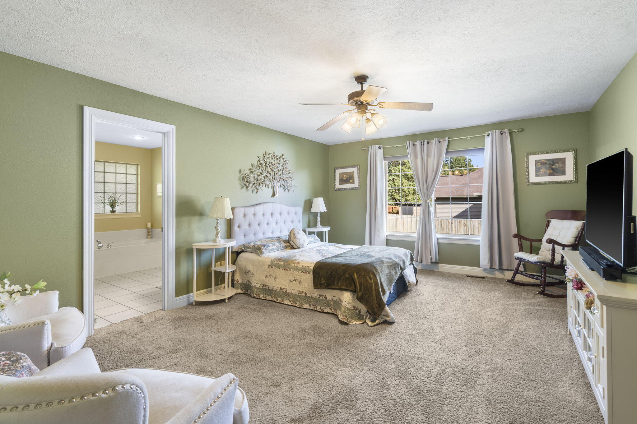 608 South Yellowwood Drive Property Photo 27