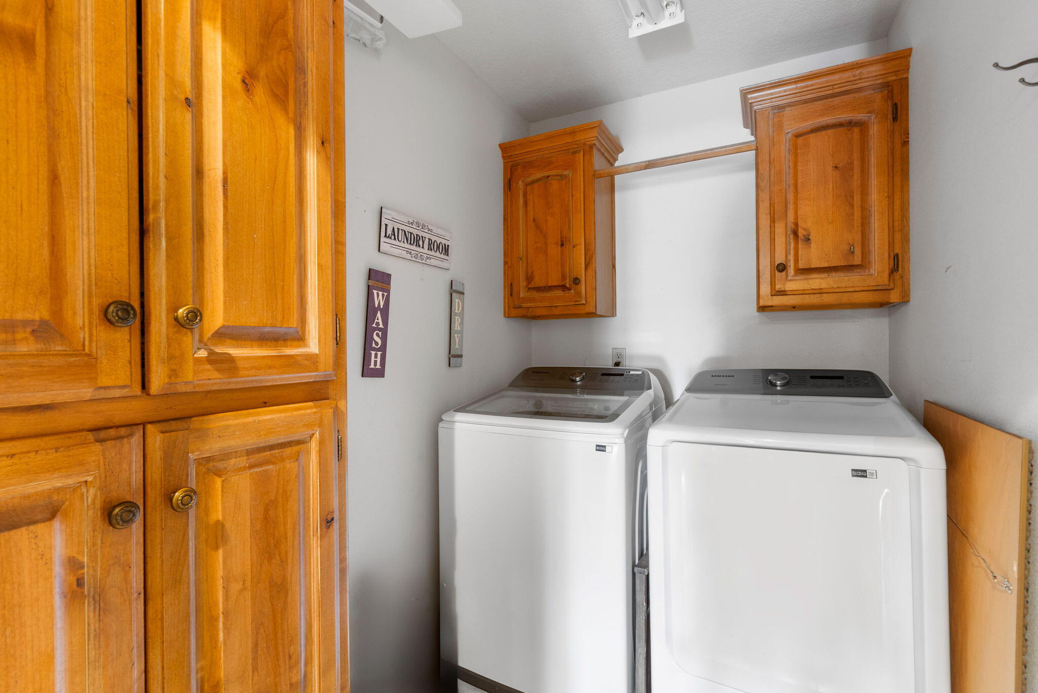 608 South Yellowwood Drive Property Photo 28