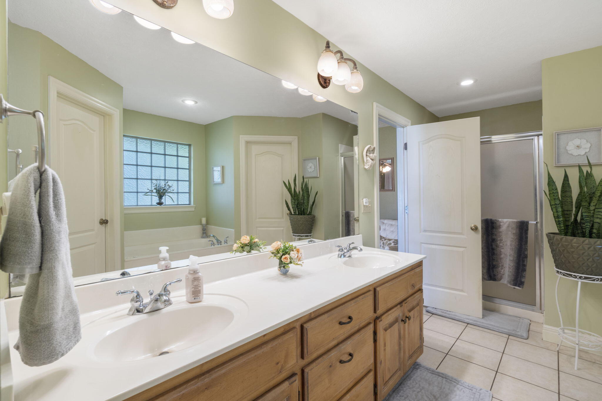 608 South Yellowwood Drive Property Photo 29