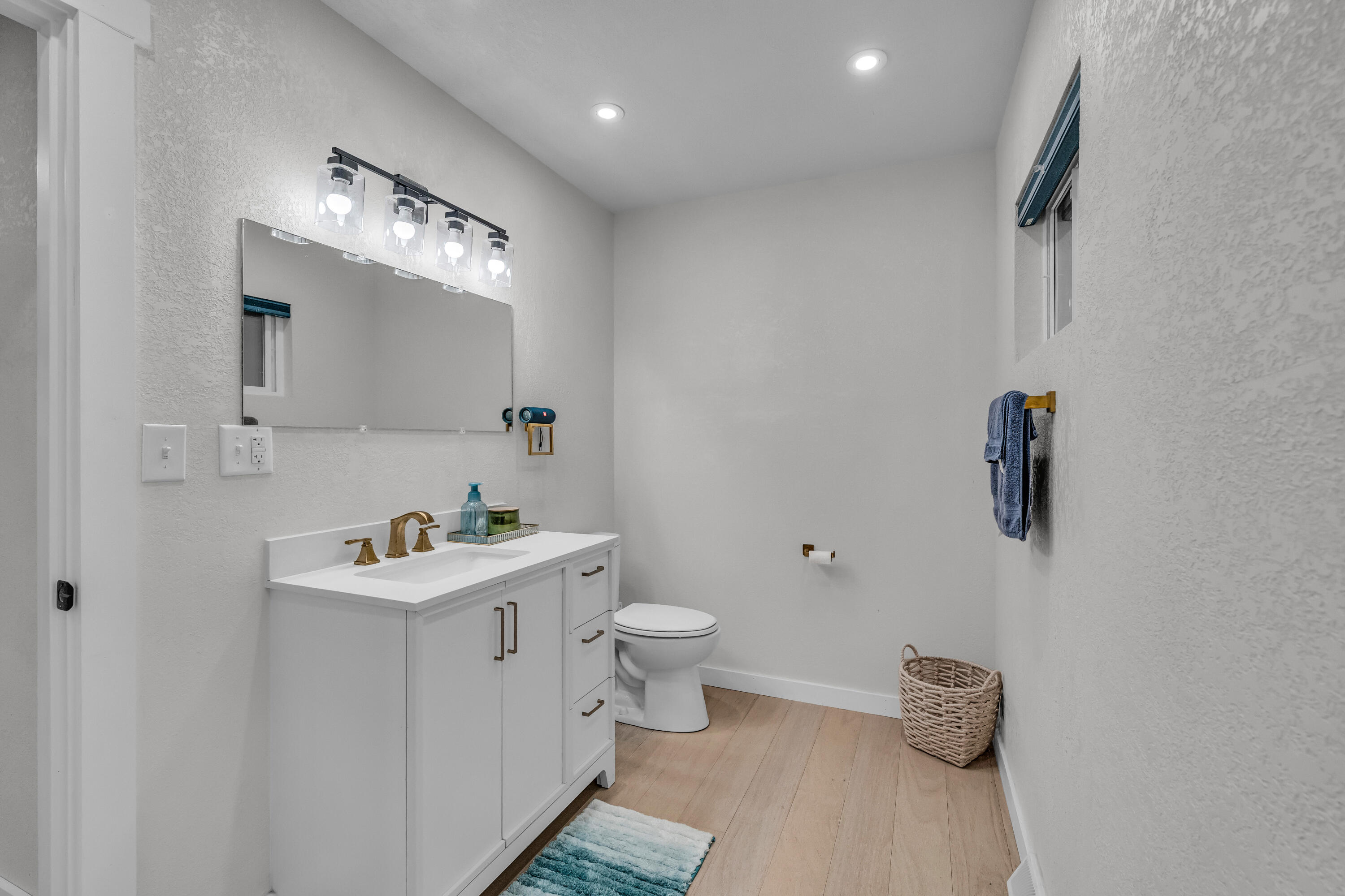 350 East Olden Street Property Photo 19